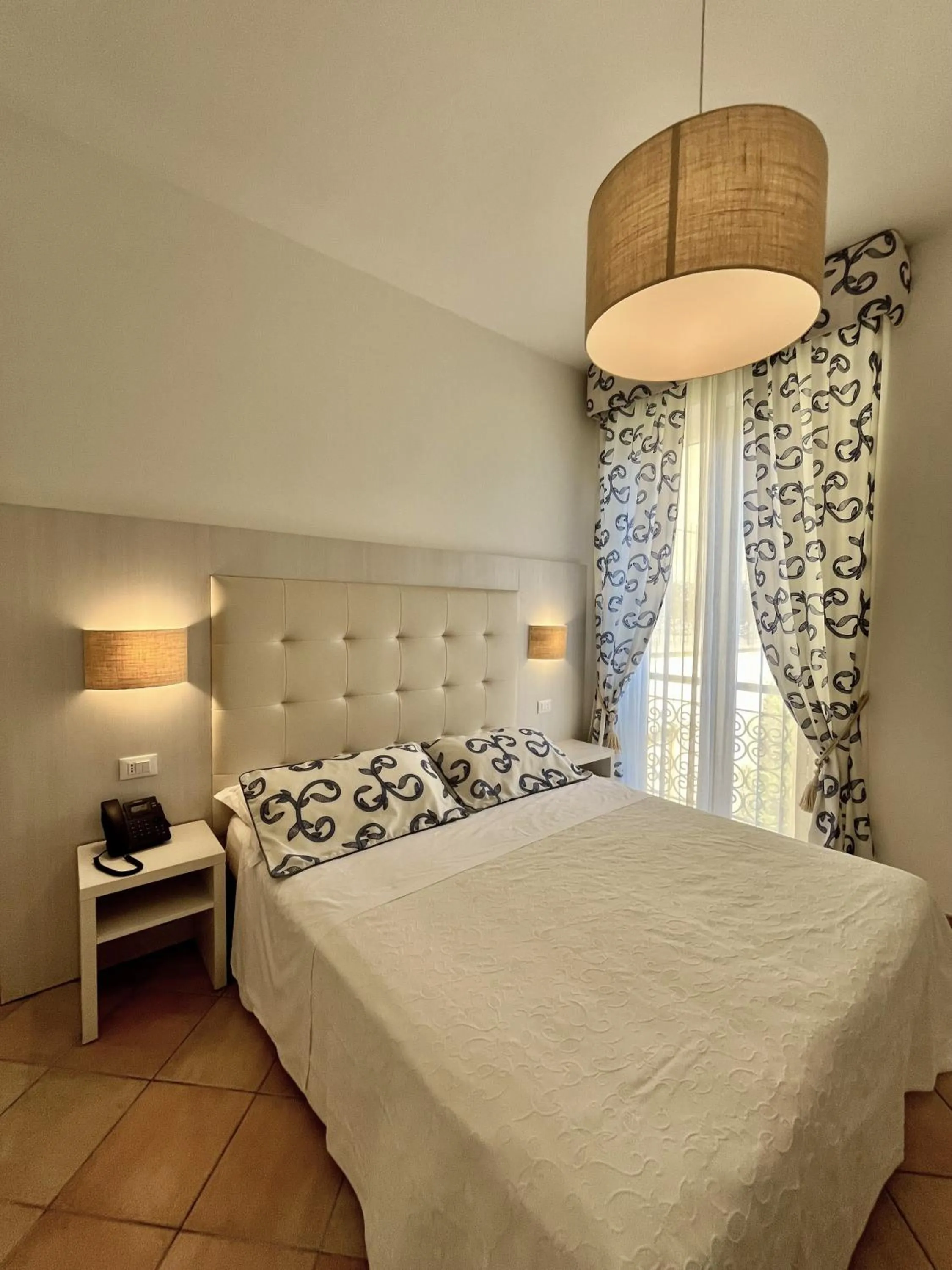 Bed in Albergo Degli Amici