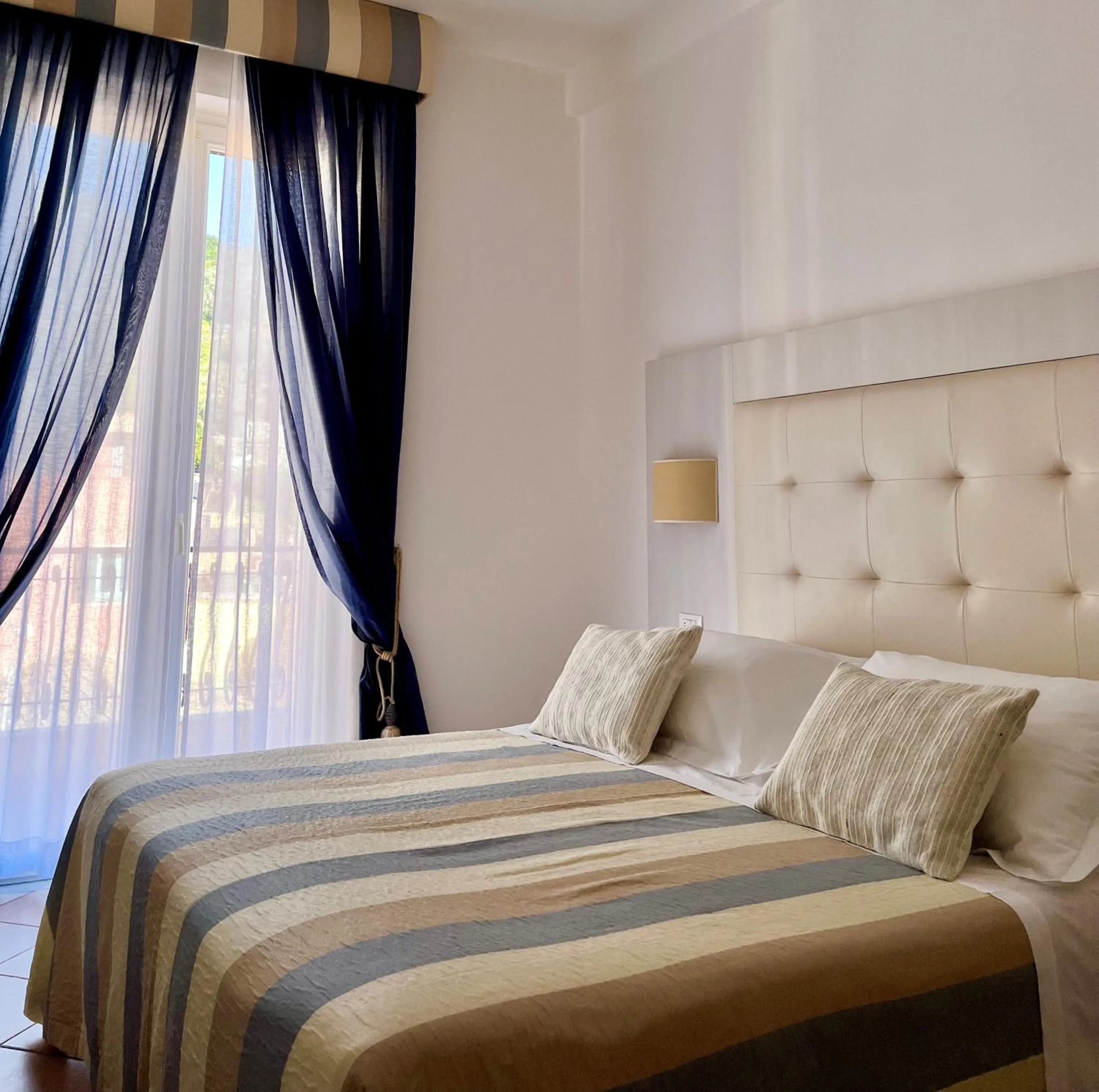 Bed in Albergo Degli Amici