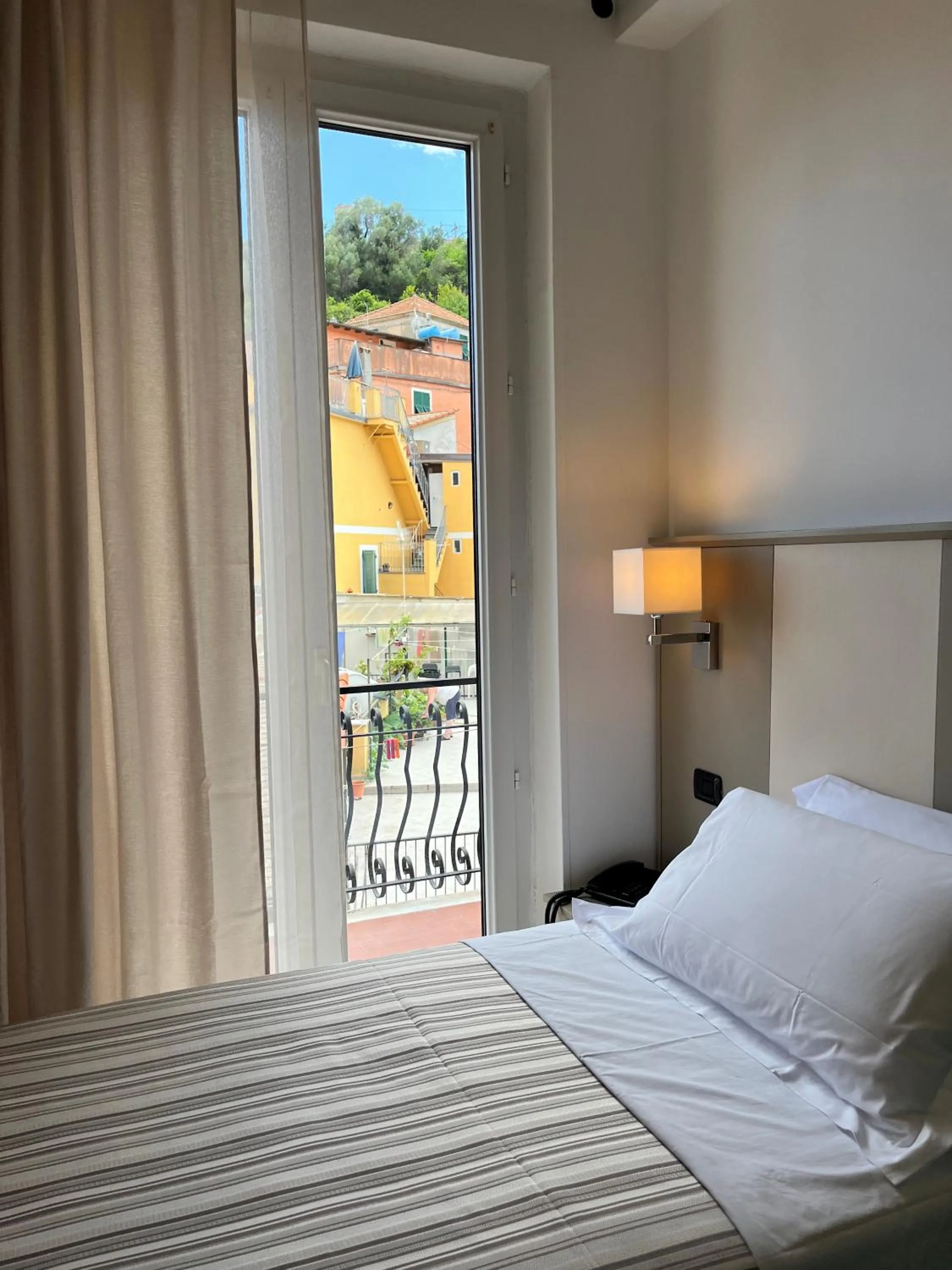 Bed in Albergo Degli Amici