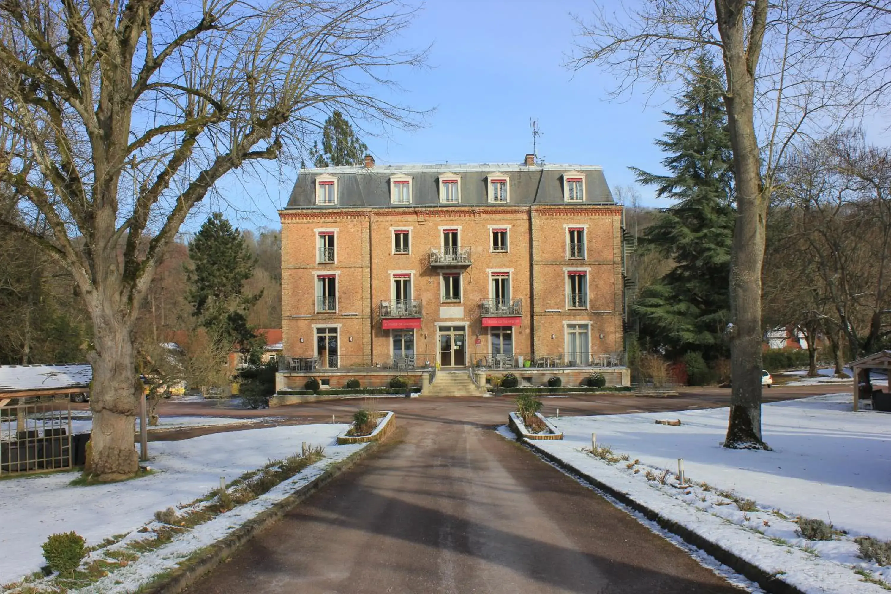 Property building, Winter in Logis le Manoir de Sauvegrain