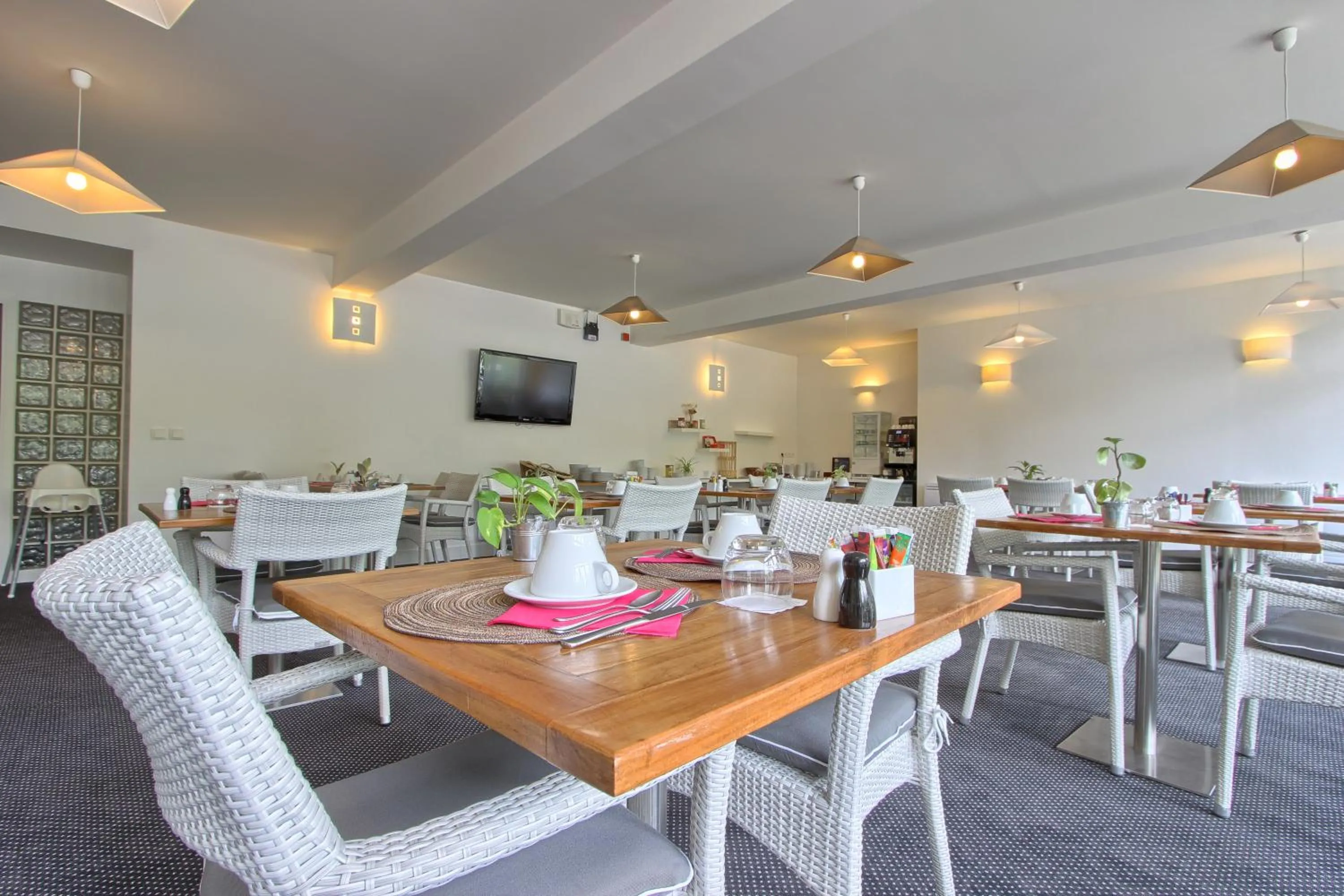 Restaurant/places to eat in Logis Hôtel - Le Manoir de Sauvegrain