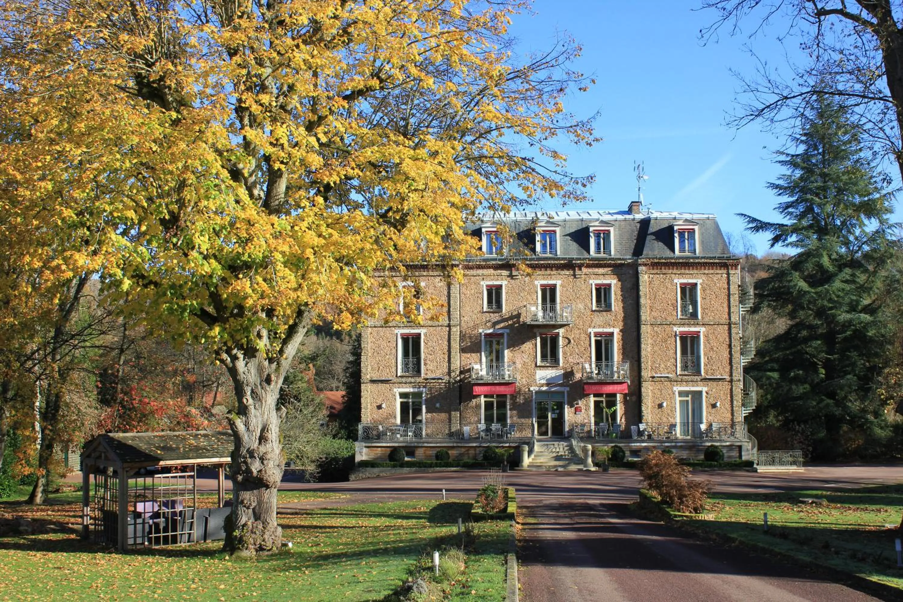 Property building in Logis Hôtel - Le Manoir de Sauvegrain