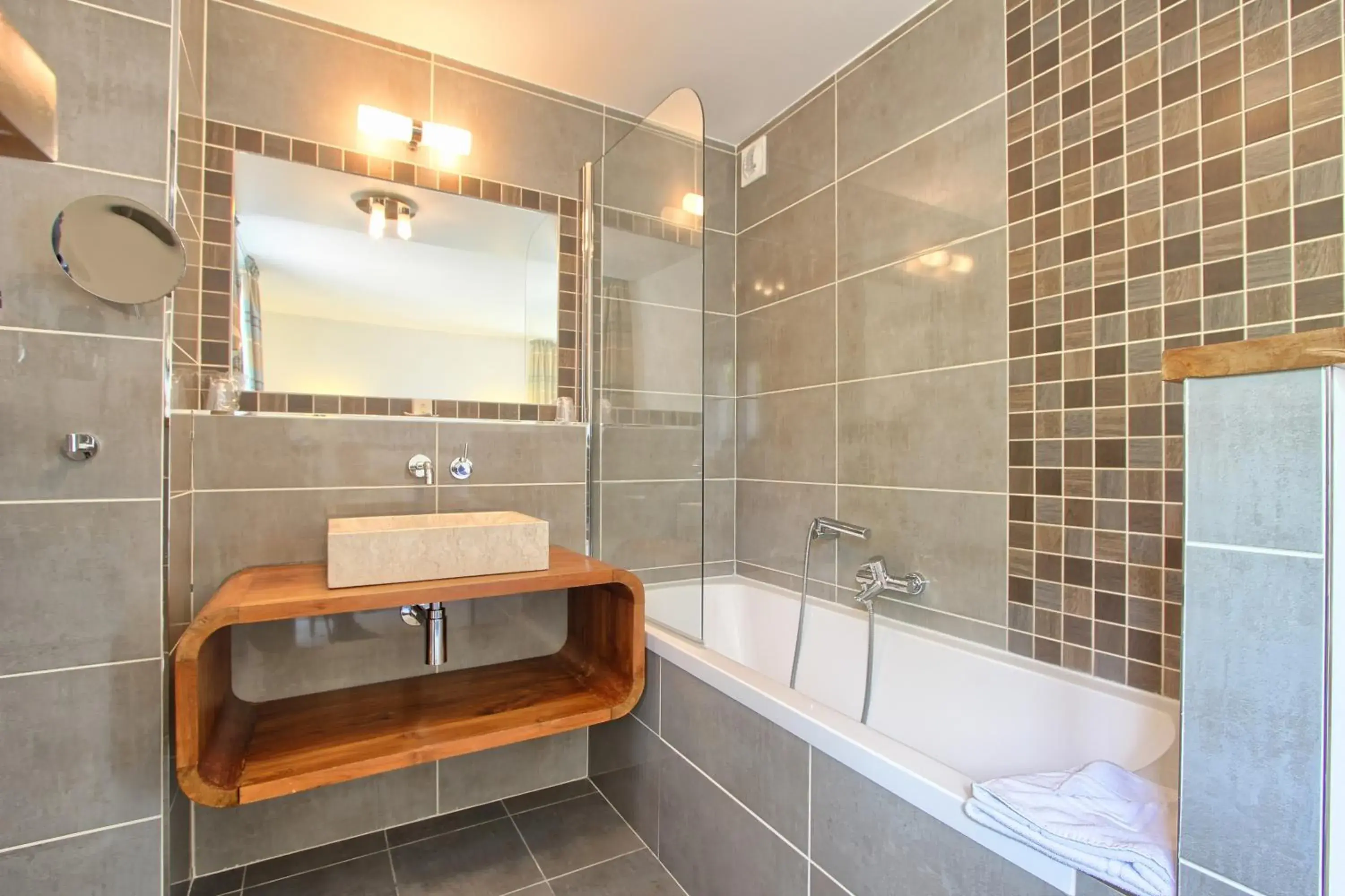 Bathroom in Logis le Manoir de Sauvegrain