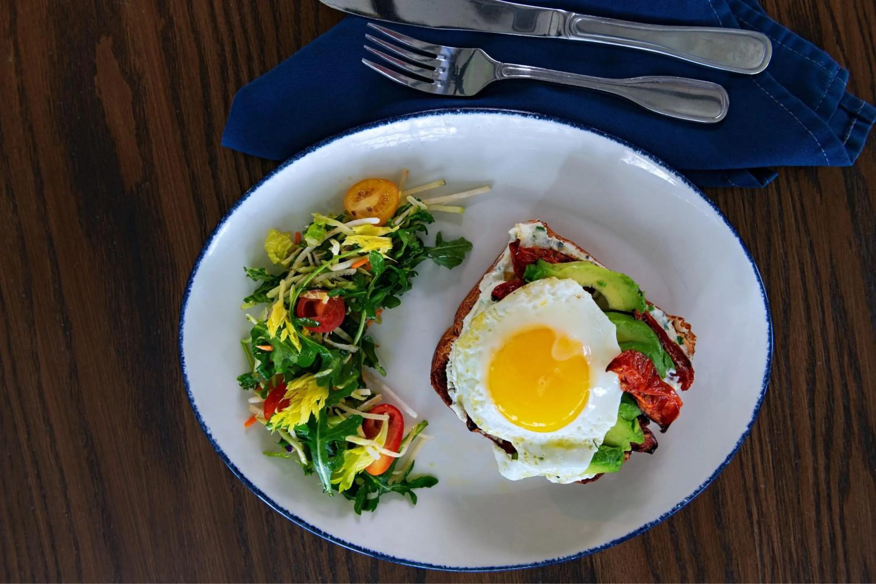 Lounge or bar in Four Points by Sheraton Tucson Airport