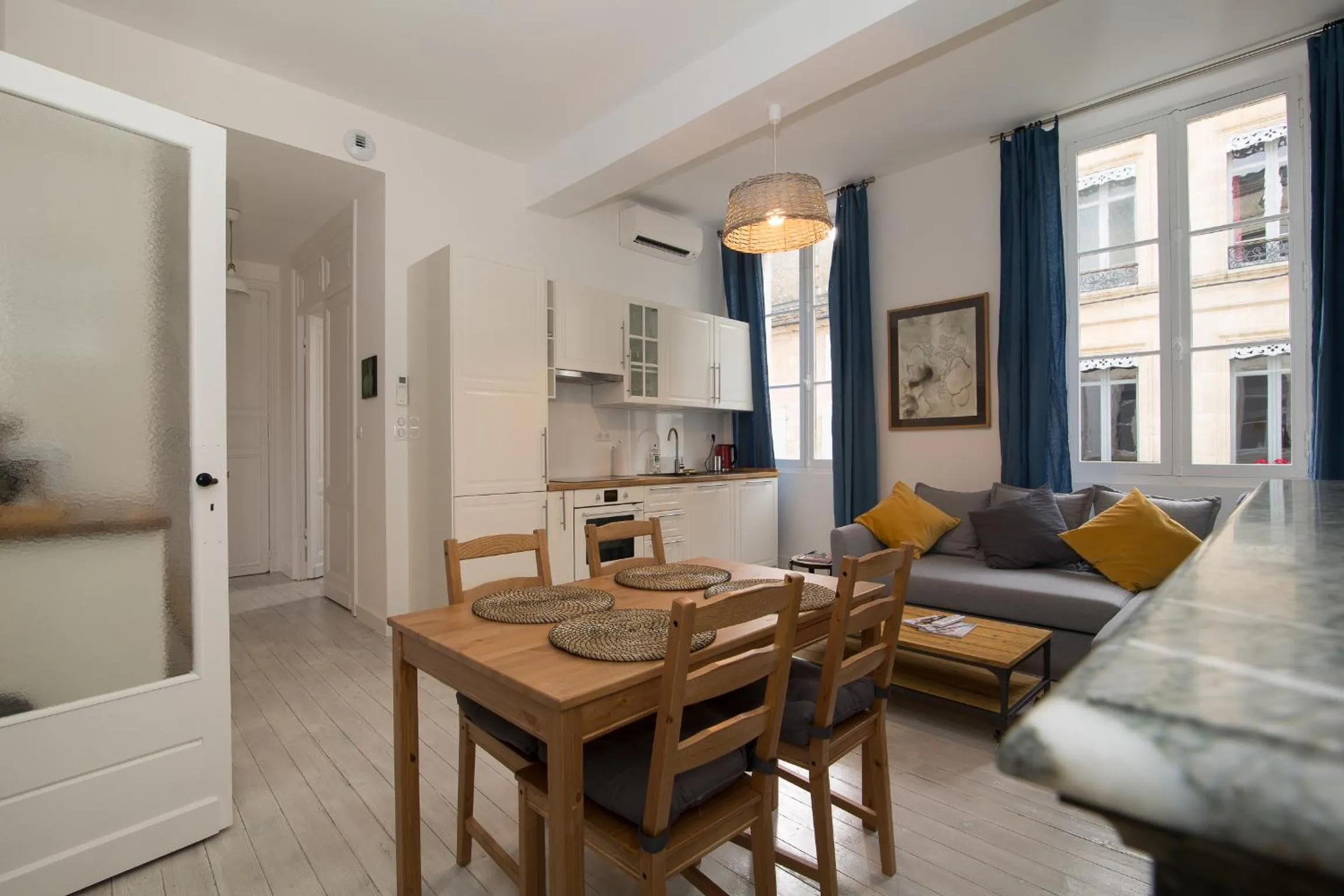 Penthouse Apartment - single occupancy in Bordeaux Village Blaye