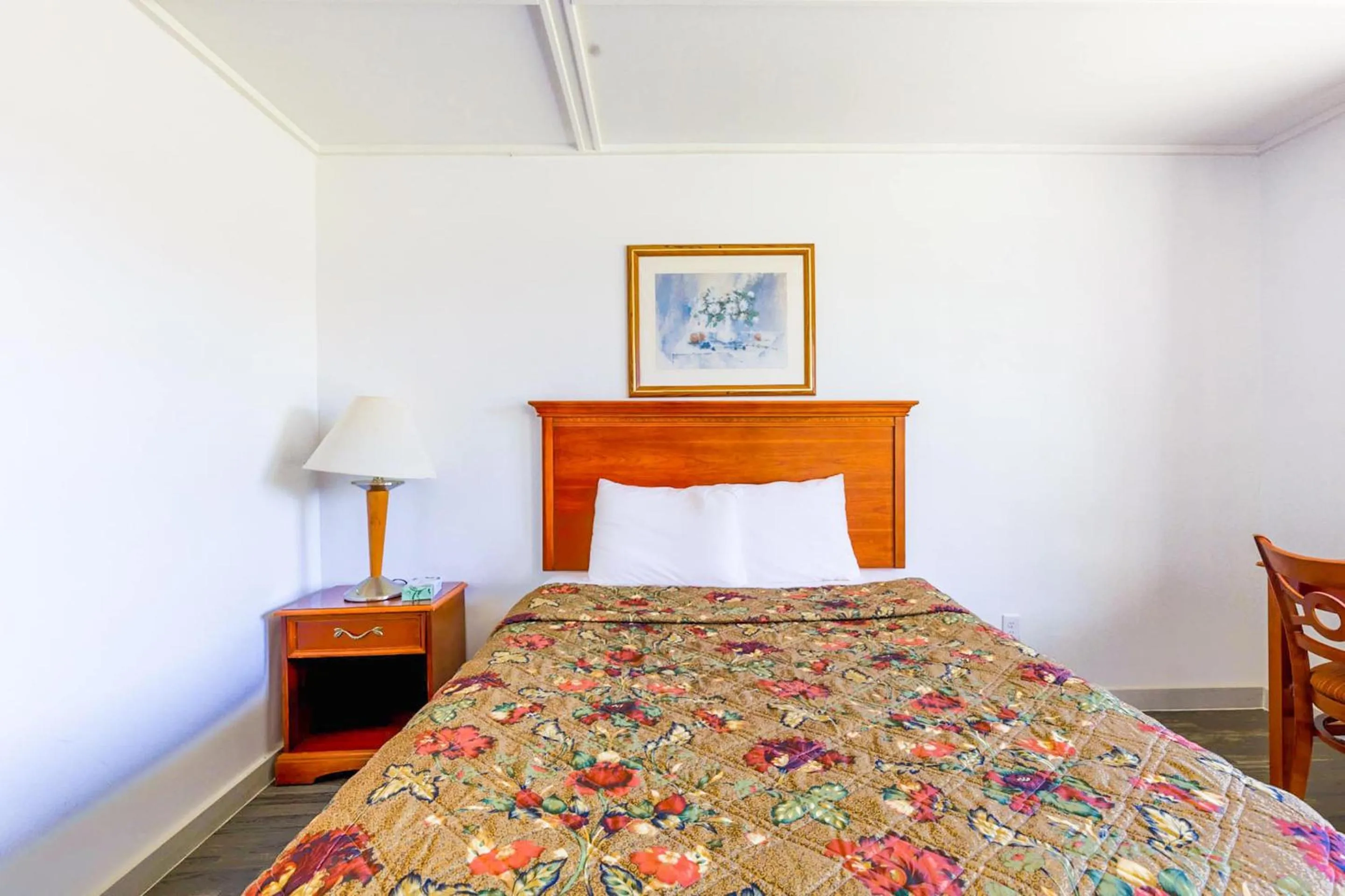 Bedroom, Bed in Country Hearth Inn & Suites By OYO Sturgis