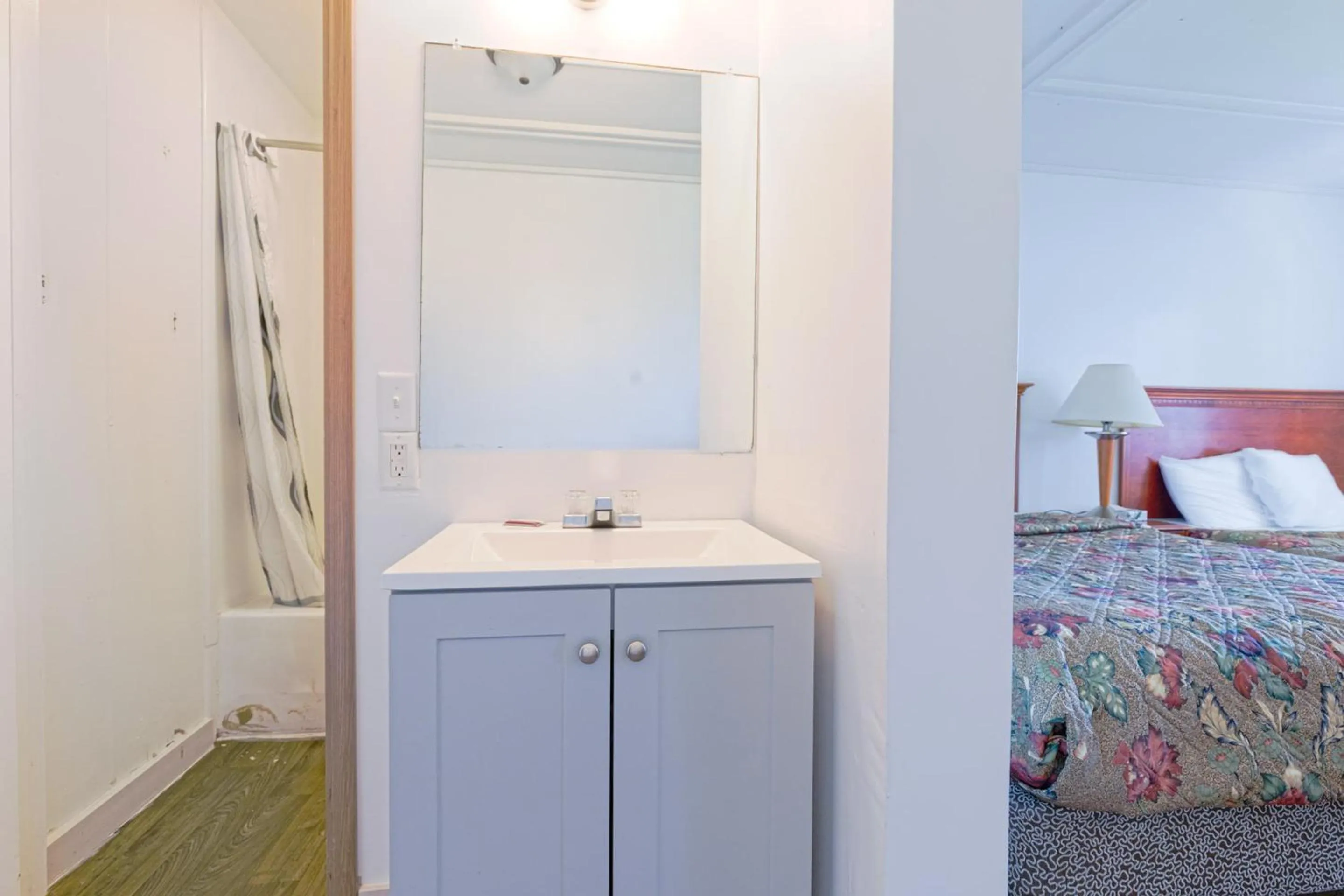 Bedroom, Bed in Country Hearth Inn & Suites By OYO Sturgis