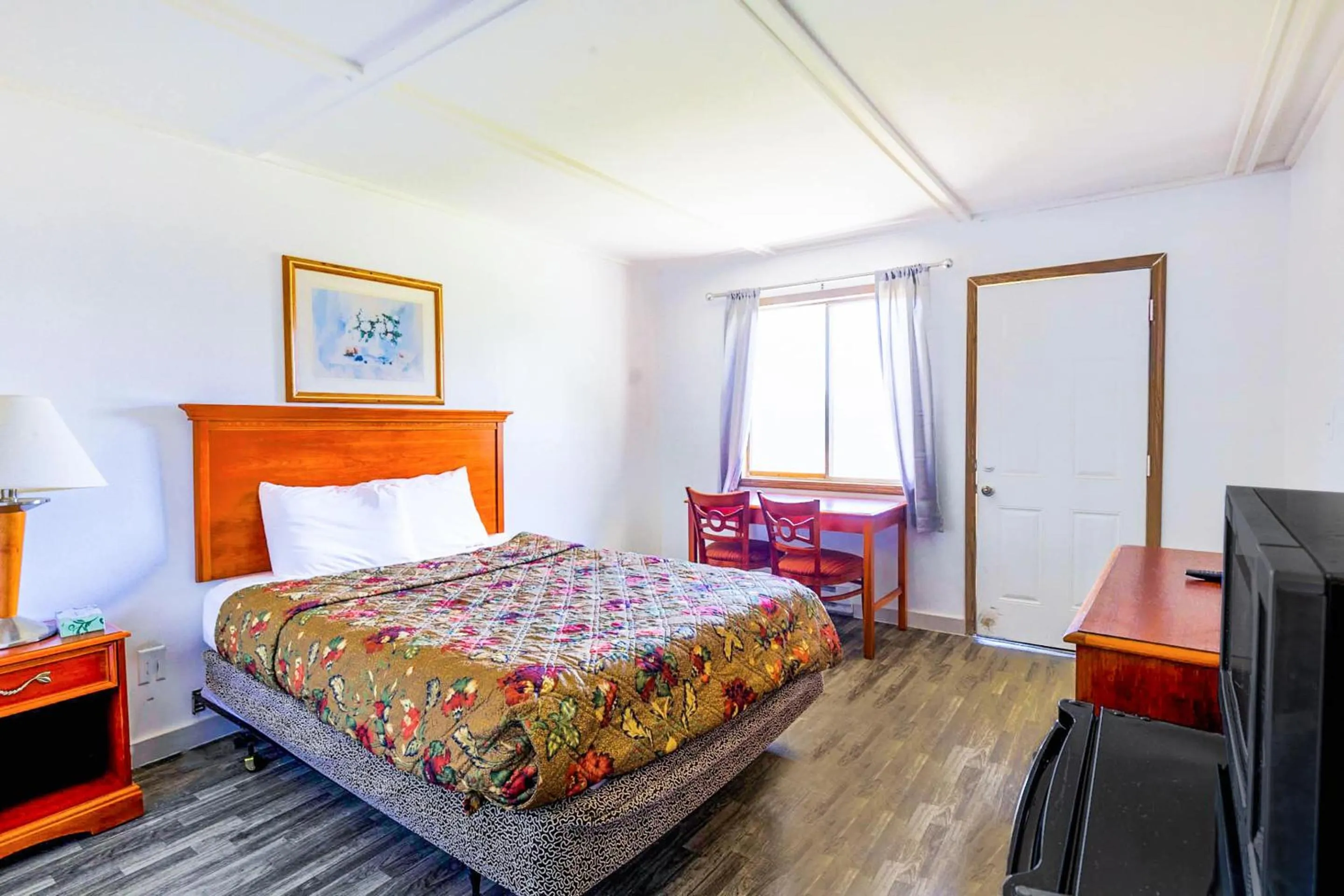 Bedroom, Bed in Country Hearth Inn & Suites By OYO Sturgis