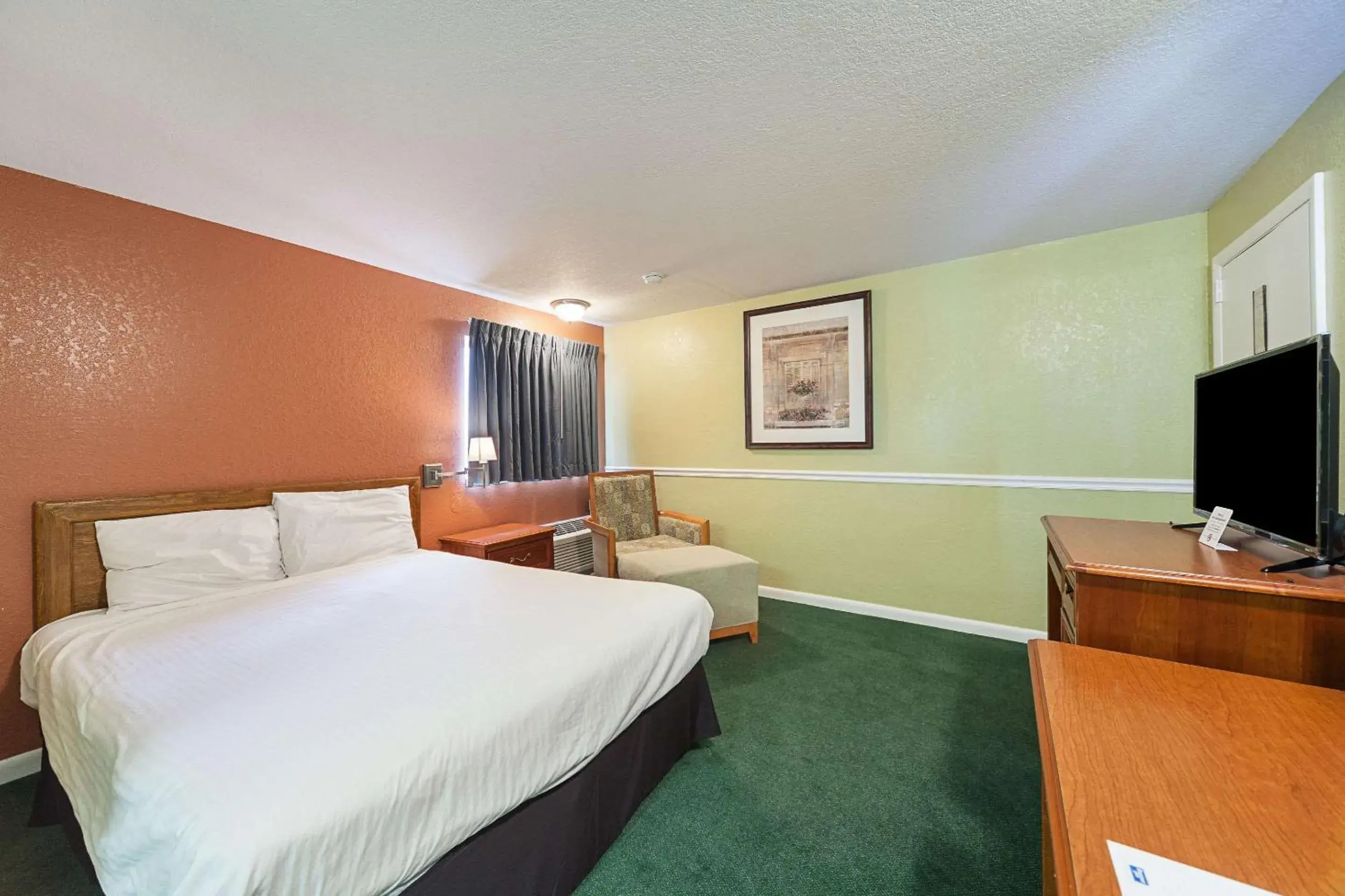 Photo of the whole room, Bed in Rodeway Inn Wauseon Photo of the whole room, Bed in Rodeway Inn Wauseon