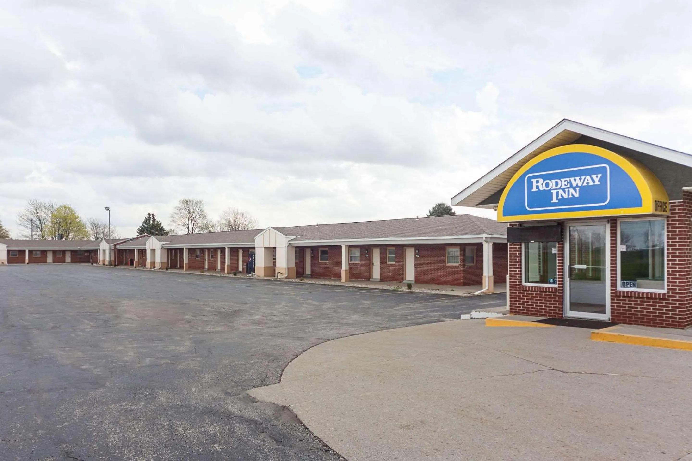 Property building in Rodeway Inn Wauseon