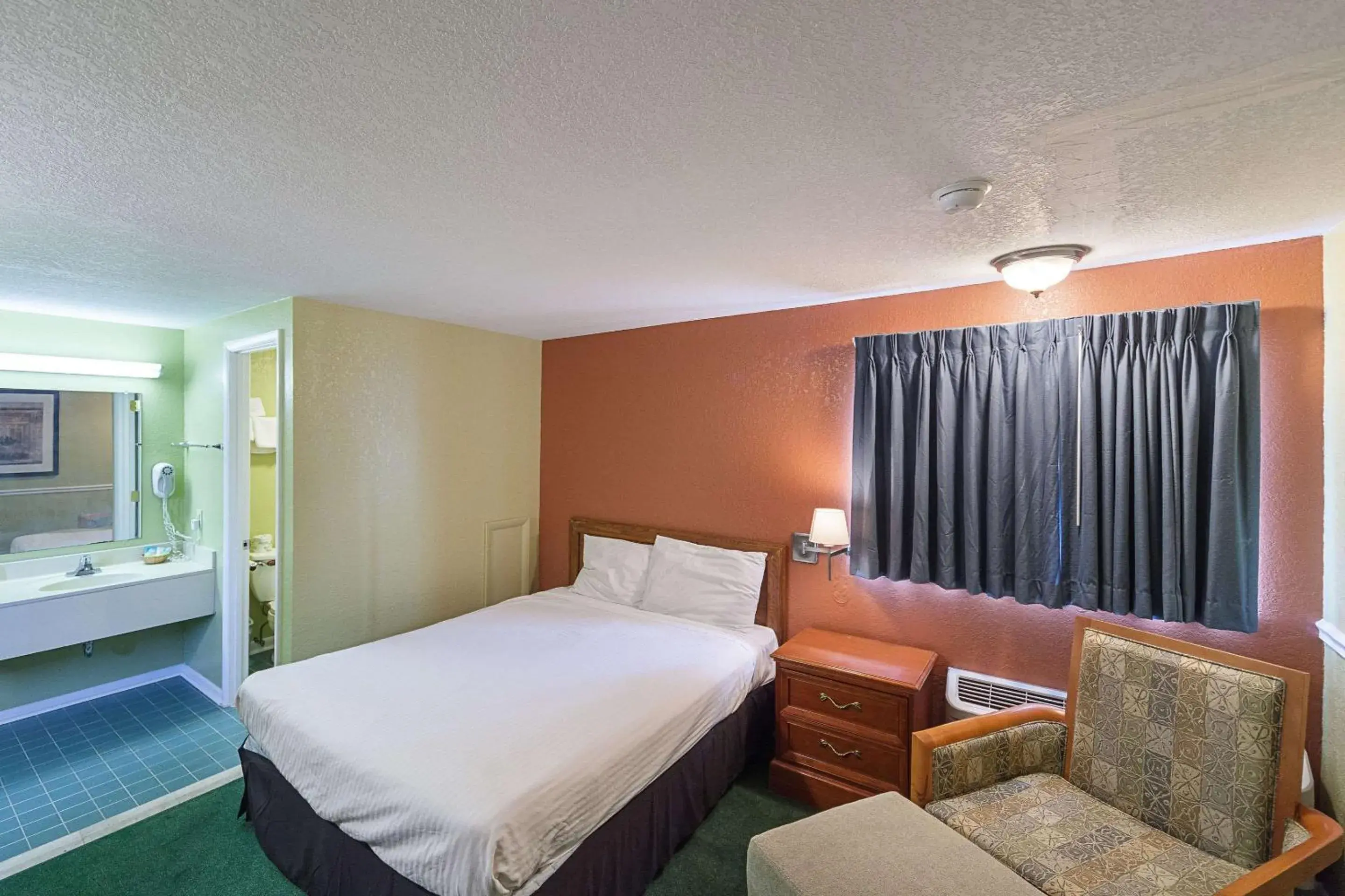 Photo of the whole room, Bed in Rodeway Inn Wauseon Photo of the whole room, Bed in Rodeway Inn Wauseon