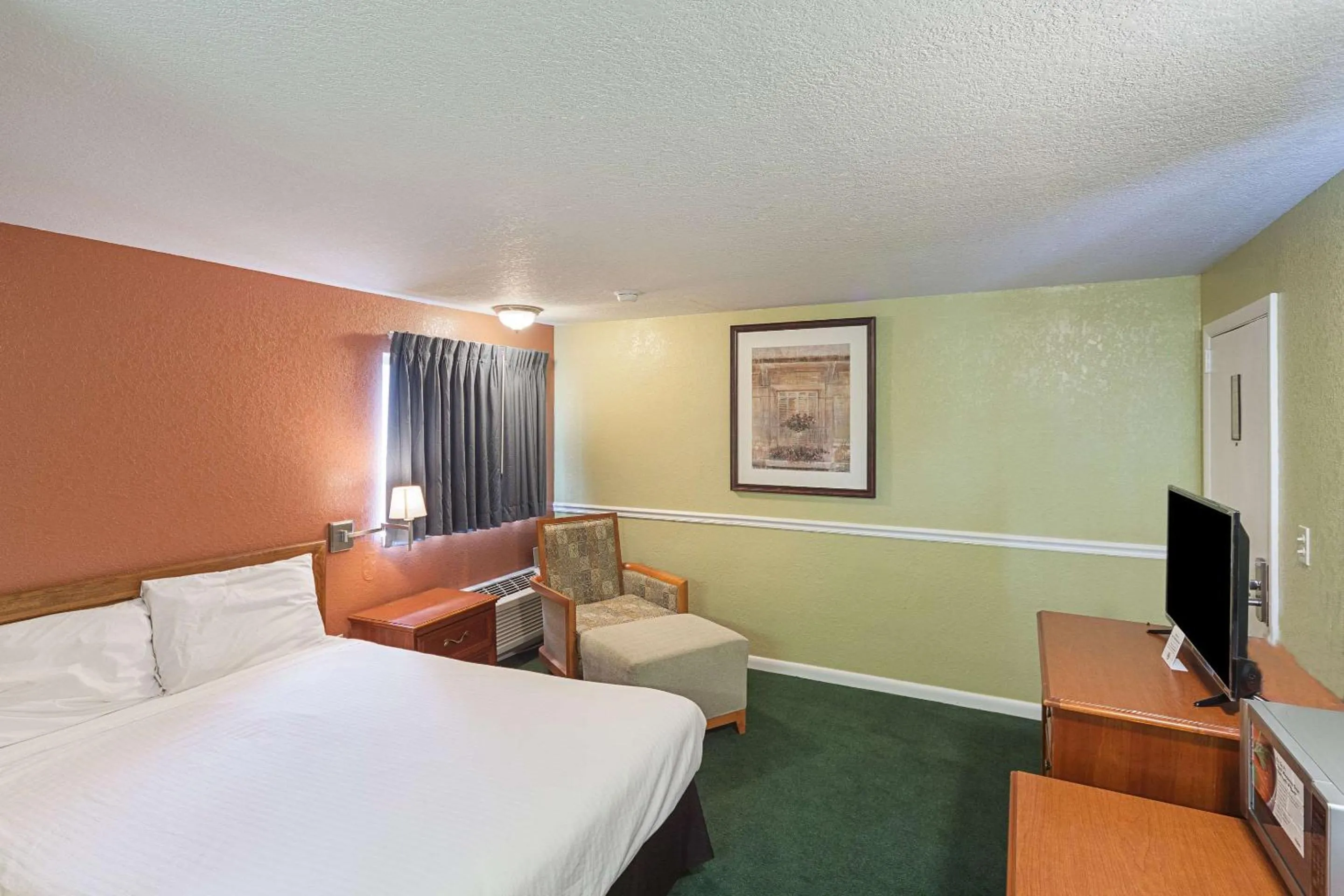 Photo of the whole room, Bed in Rodeway Inn Wauseon