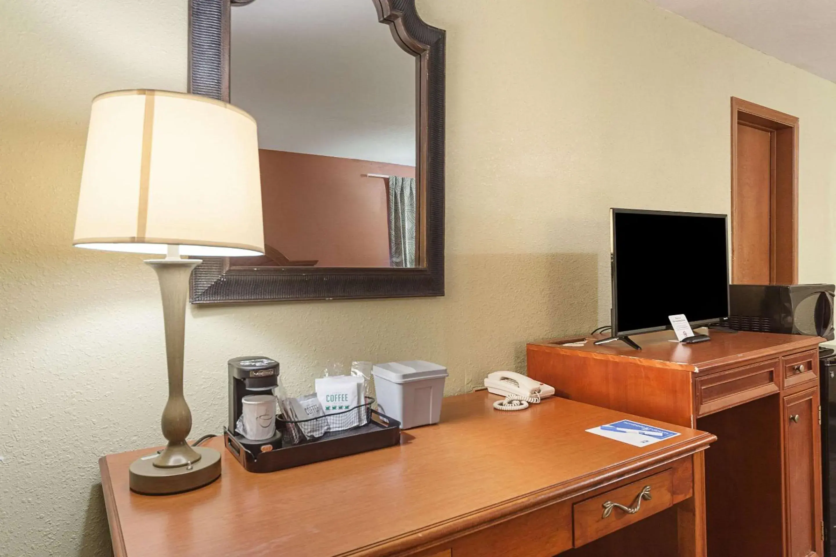 Photo of the whole room in Rodeway Inn Wauseon Photo of the whole room in Rodeway Inn Wauseon