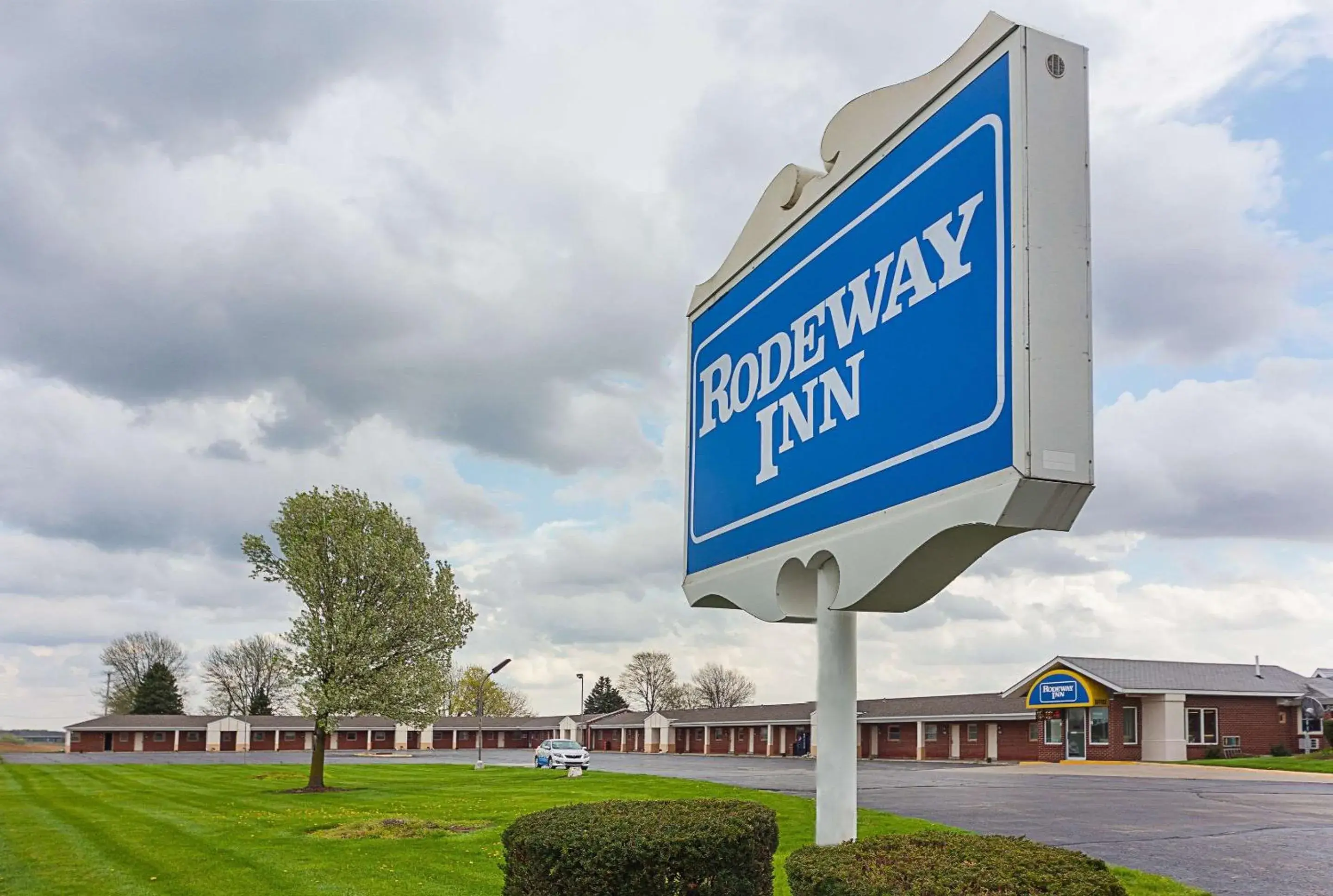 Property building in Rodeway Inn Wauseon Property building in Rodeway Inn Wauseon