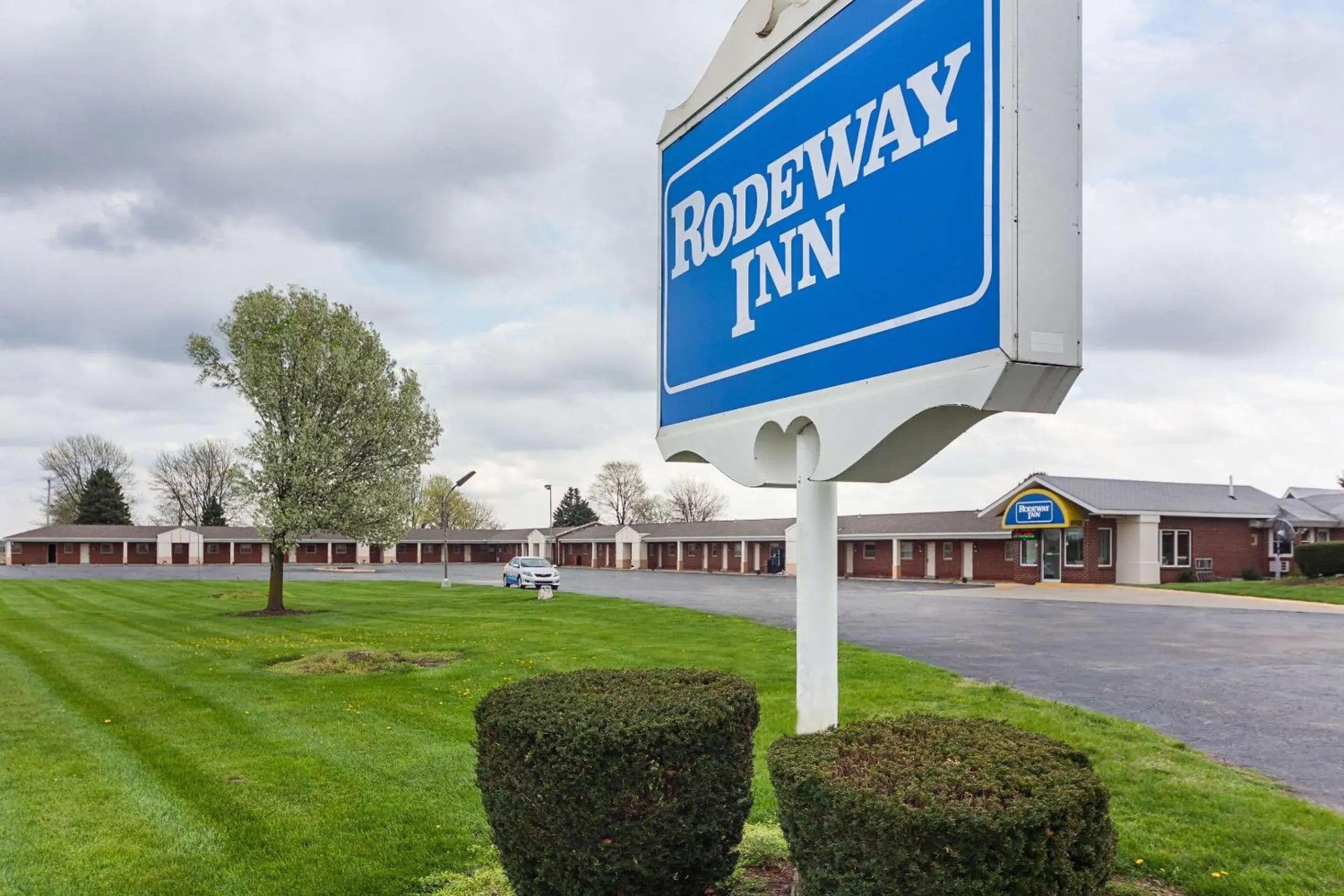 Property building in Rodeway Inn Wauseon Property building in Rodeway Inn Wauseon