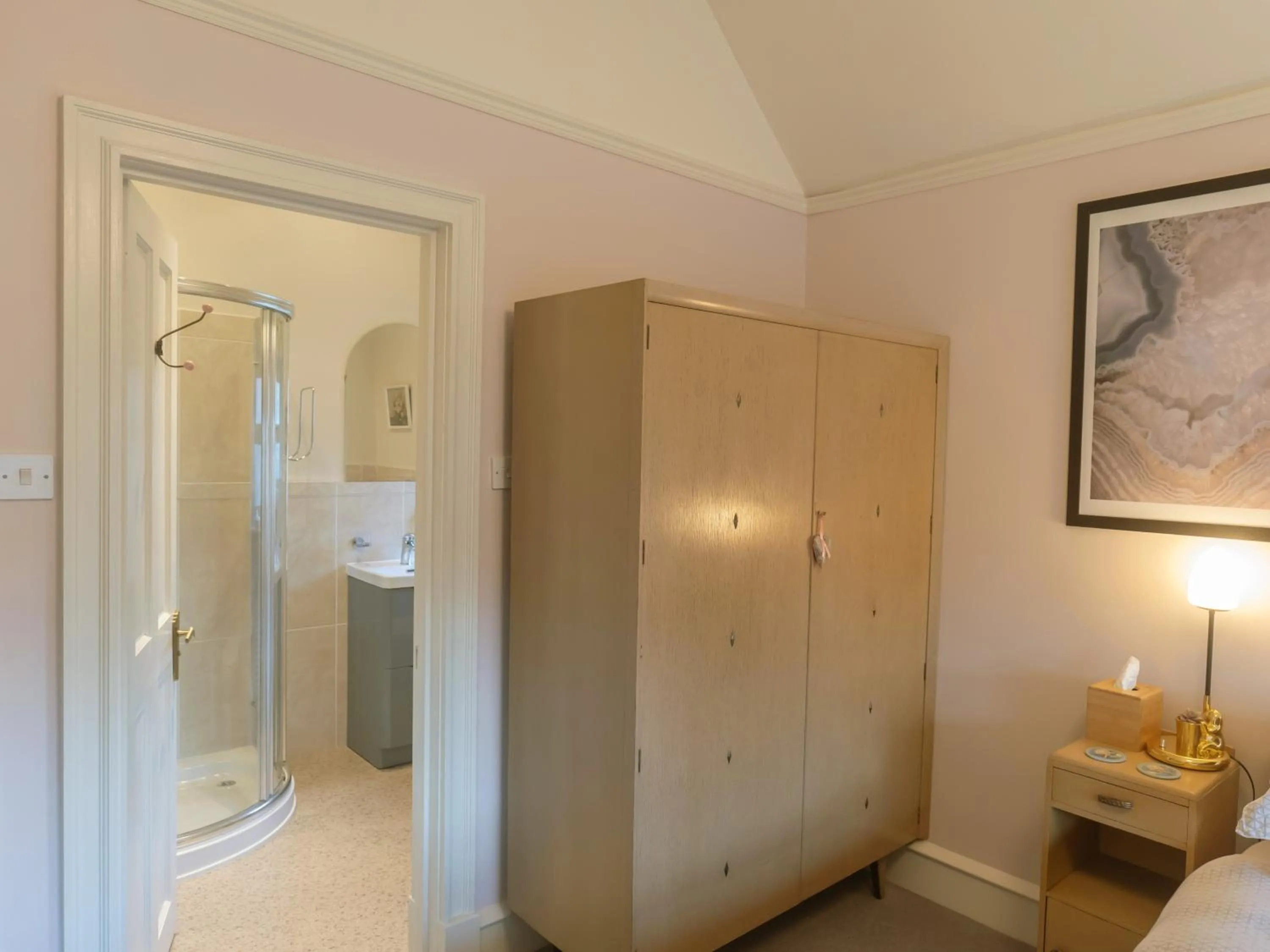 Shower in Wildwood B&B