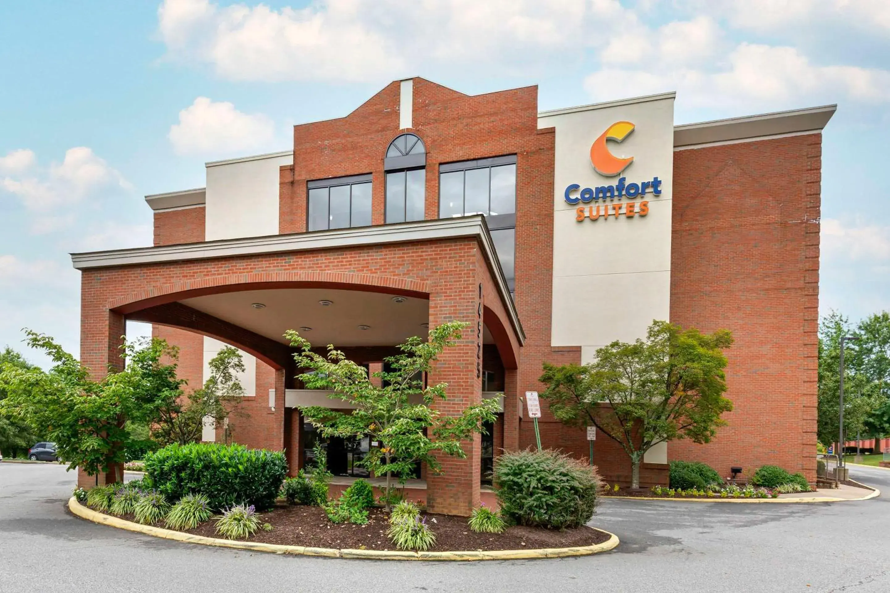 Property building in Comfort Suites Near Potomac Mills Property building in Comfort Suites Near Potomac Mills
