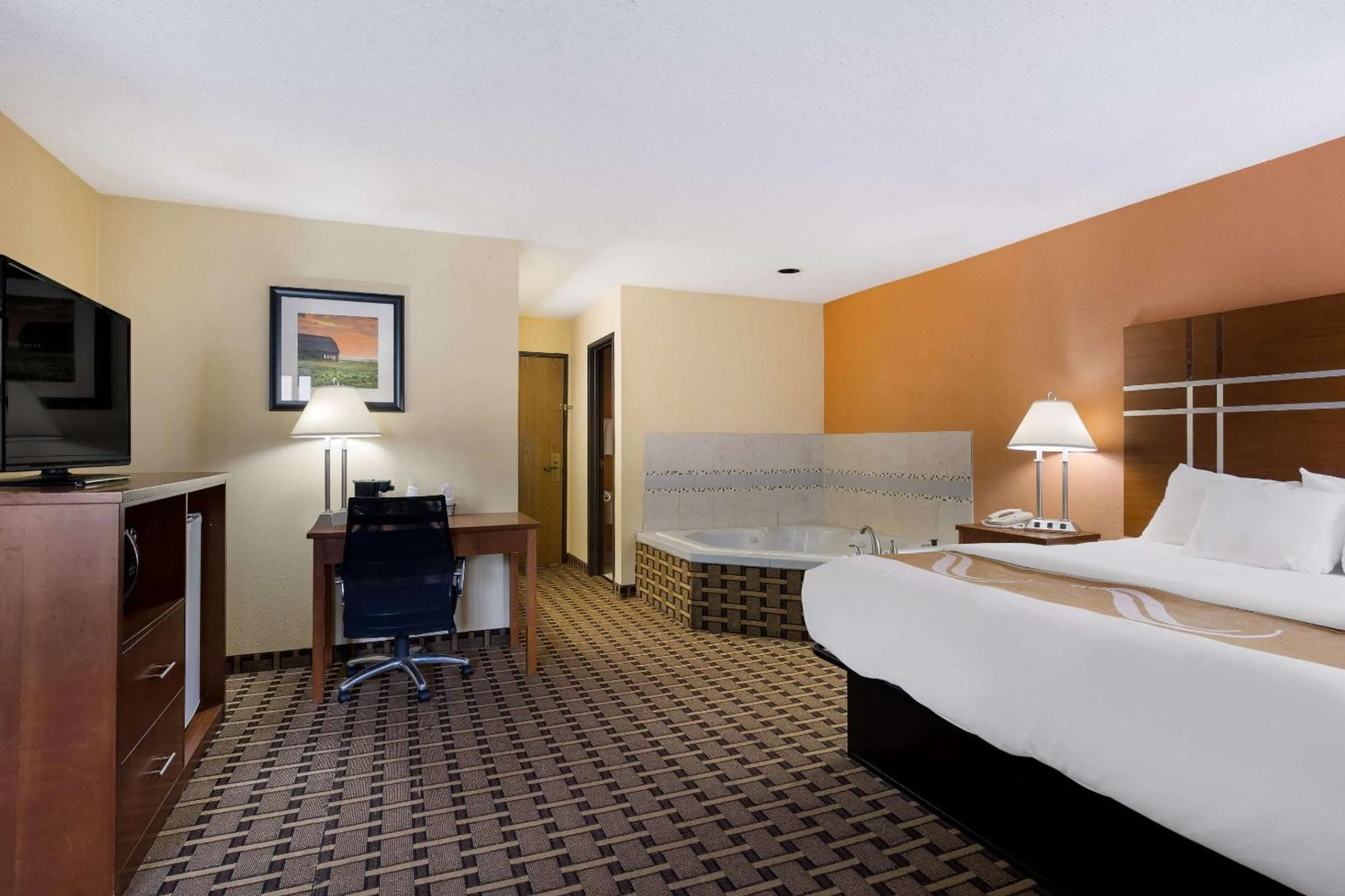 Bedroom, Bed in Quality Inn Ashland East