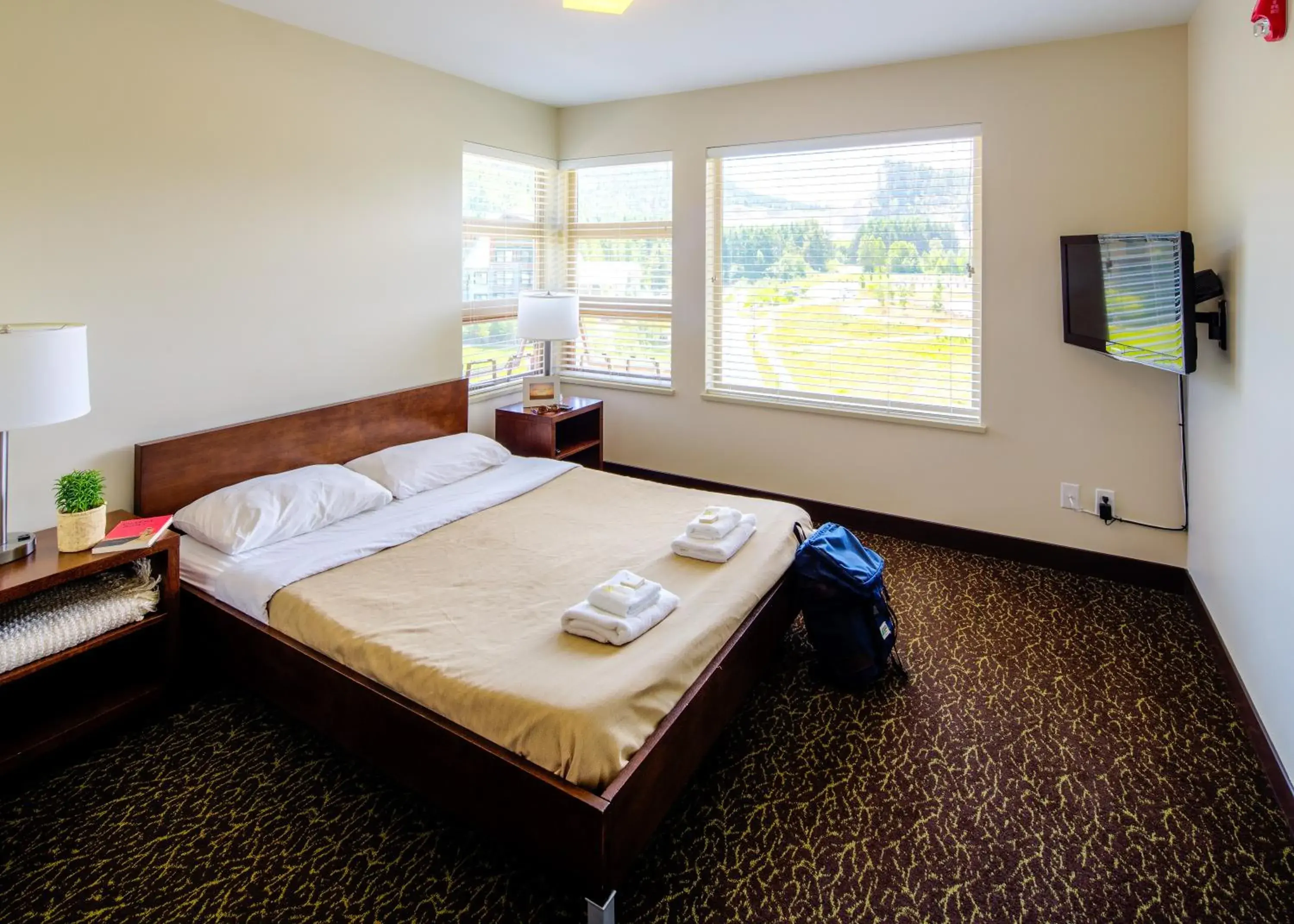 Queen Room with Private Bathroom in HI Whistler - Hostel Queen Room with Private Bathroom in HI Whistler - Hostel