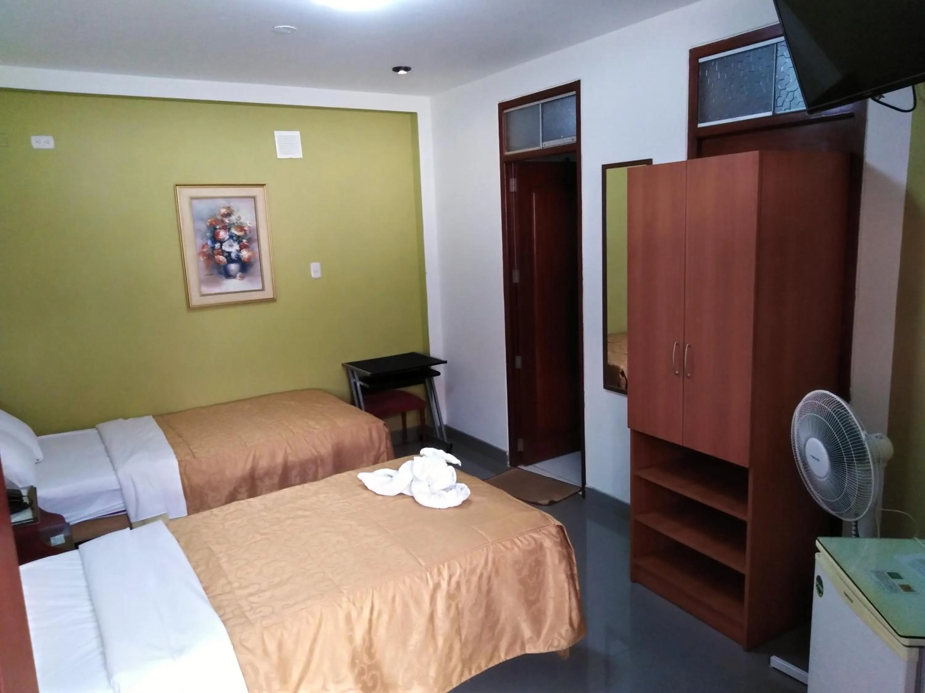 Bed in Hotel Plaza Bolognesi 344