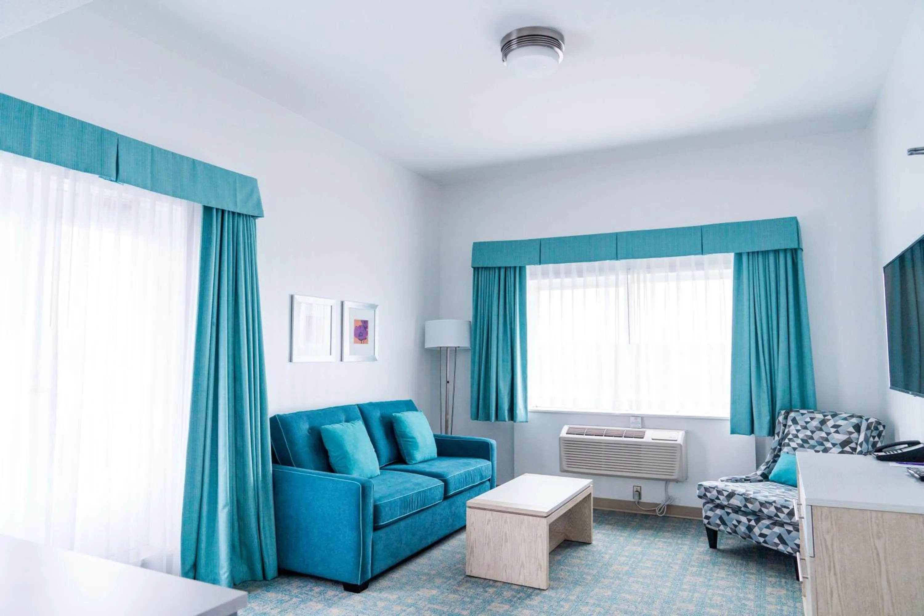 Photo of the whole room in Coast Hotel & Convention Centre