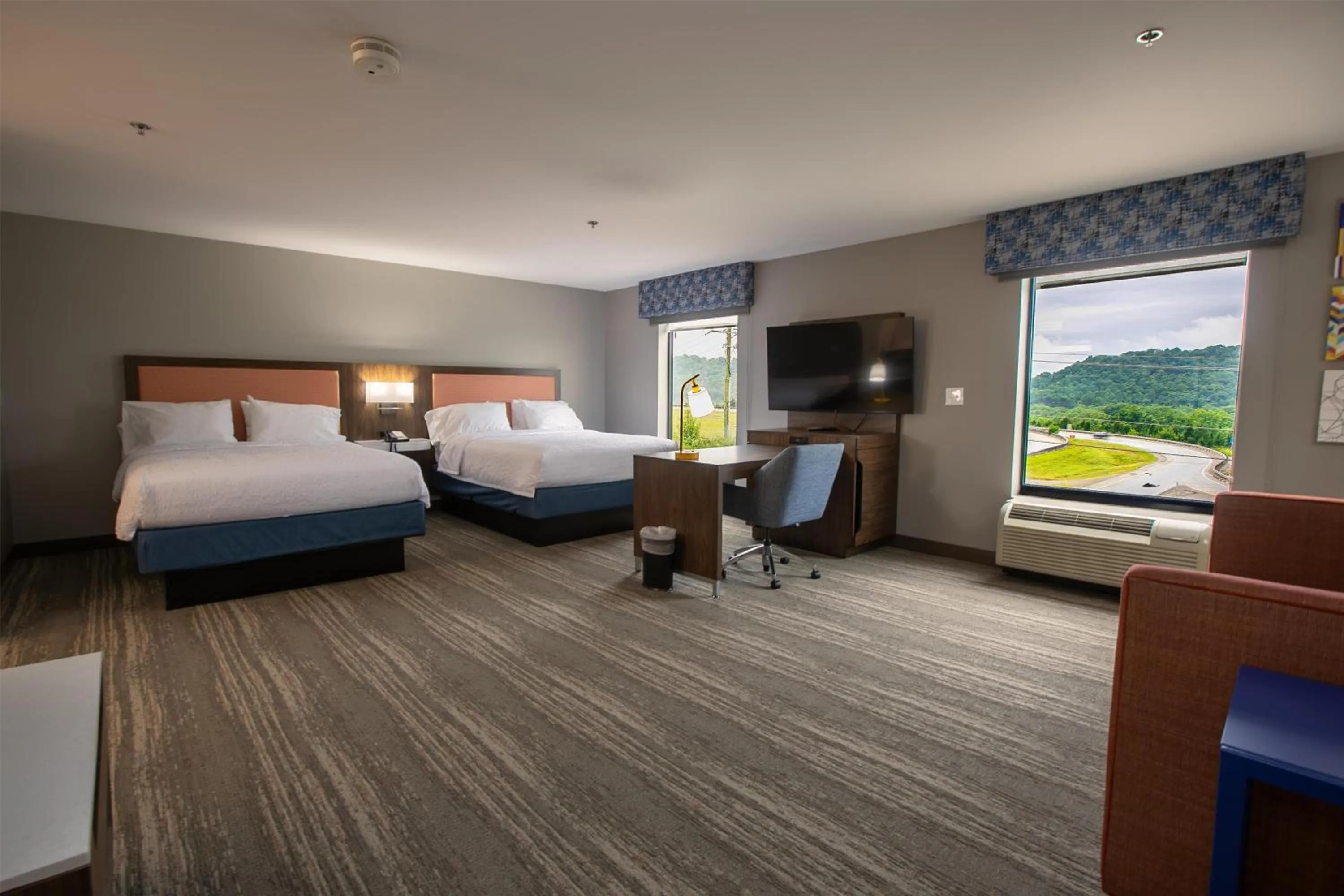 Bedroom, Bed in Hampton Inn & Suites Wilder