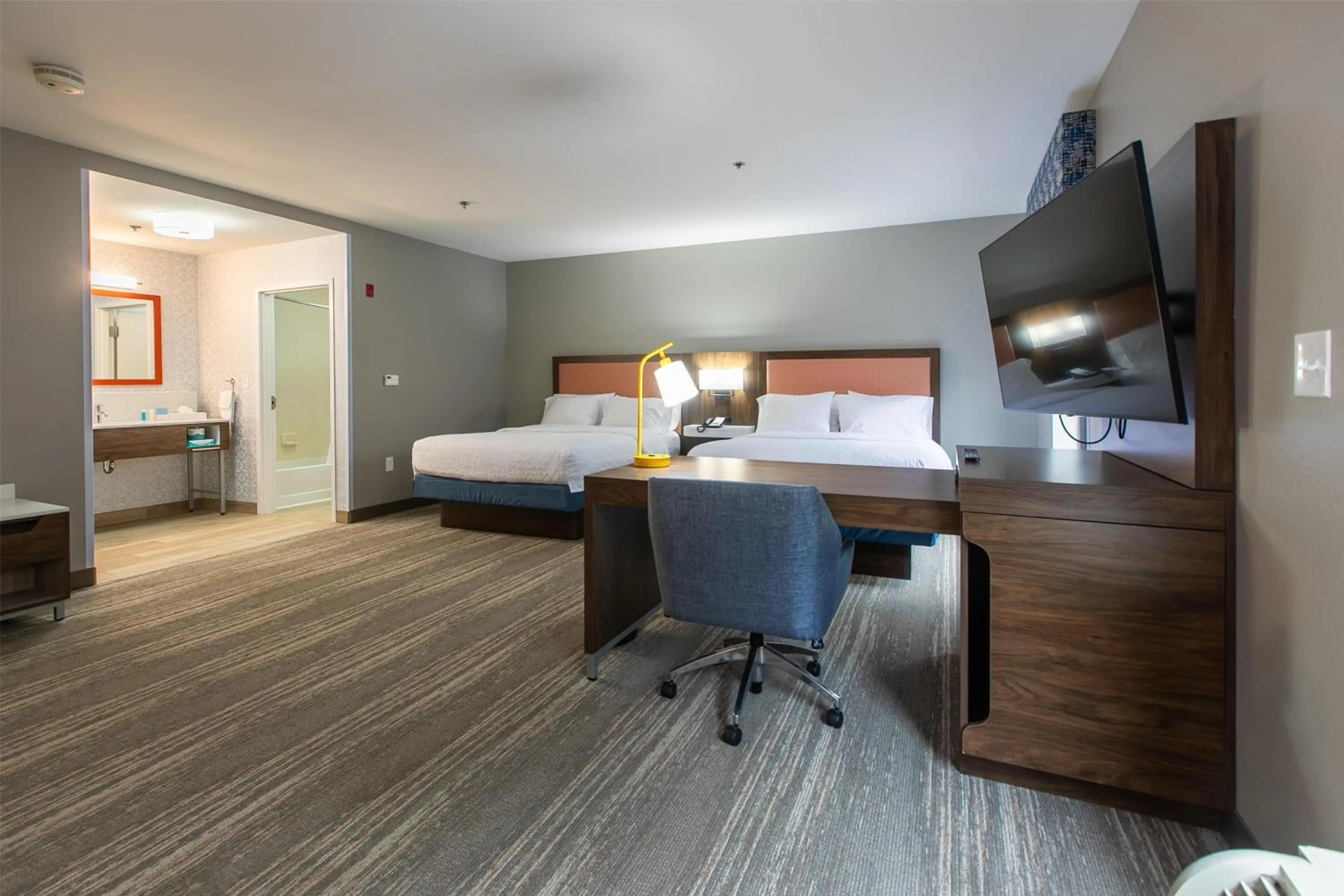 Bedroom, Bed in Hampton Inn & Suites Wilder