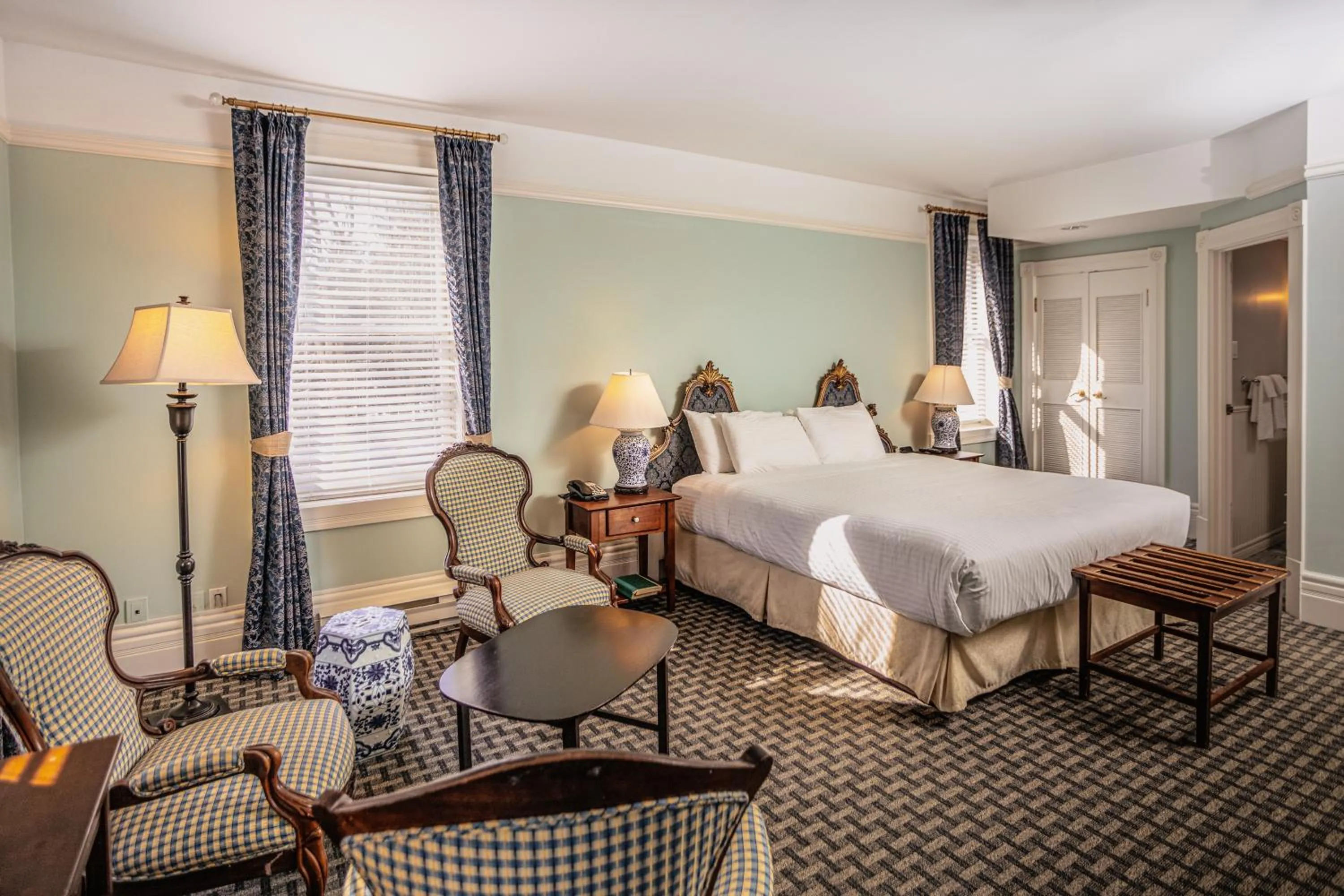 Bed in Millcroft Inn & Spa