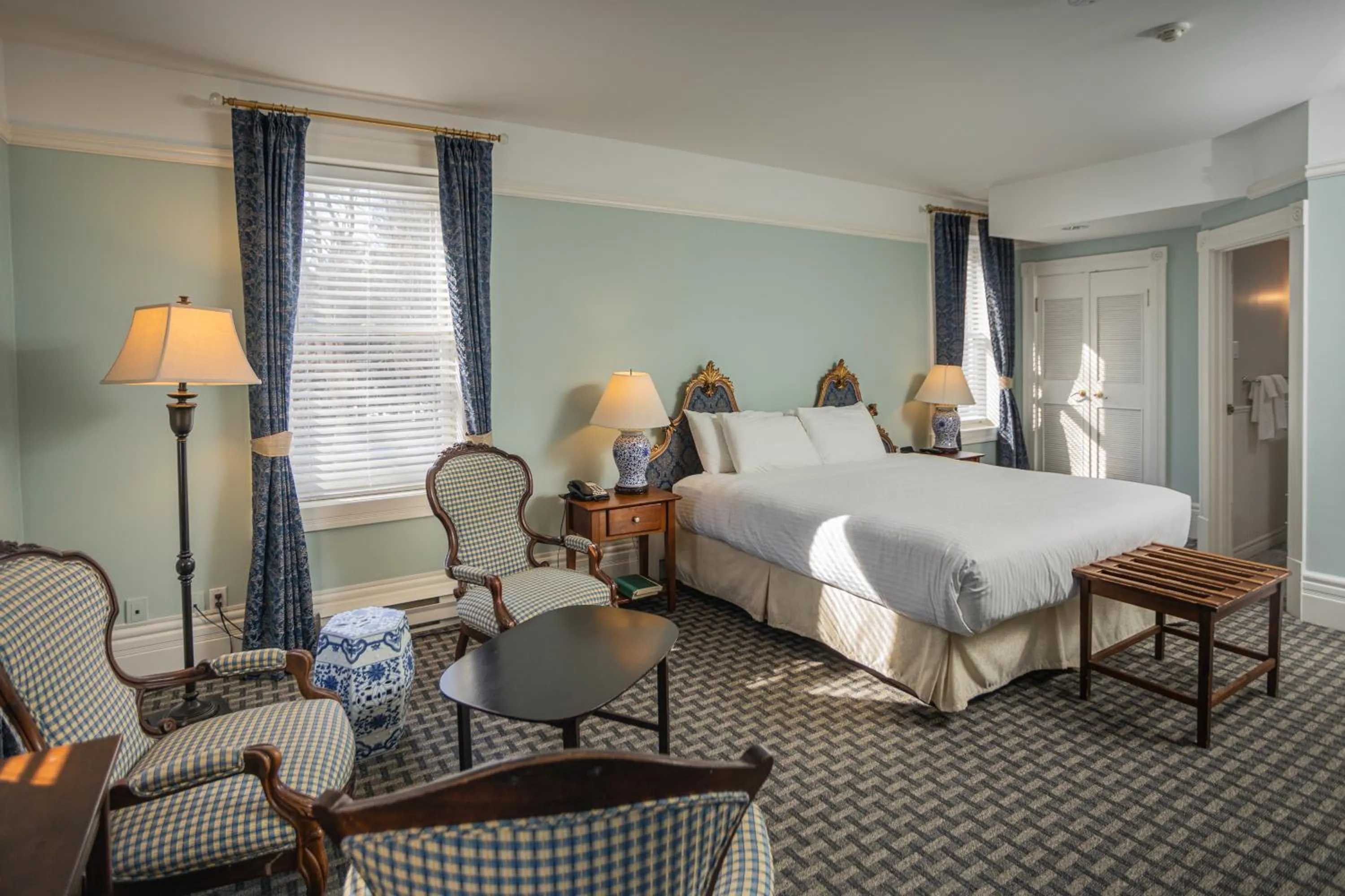 Bed in Millcroft Inn & Spa