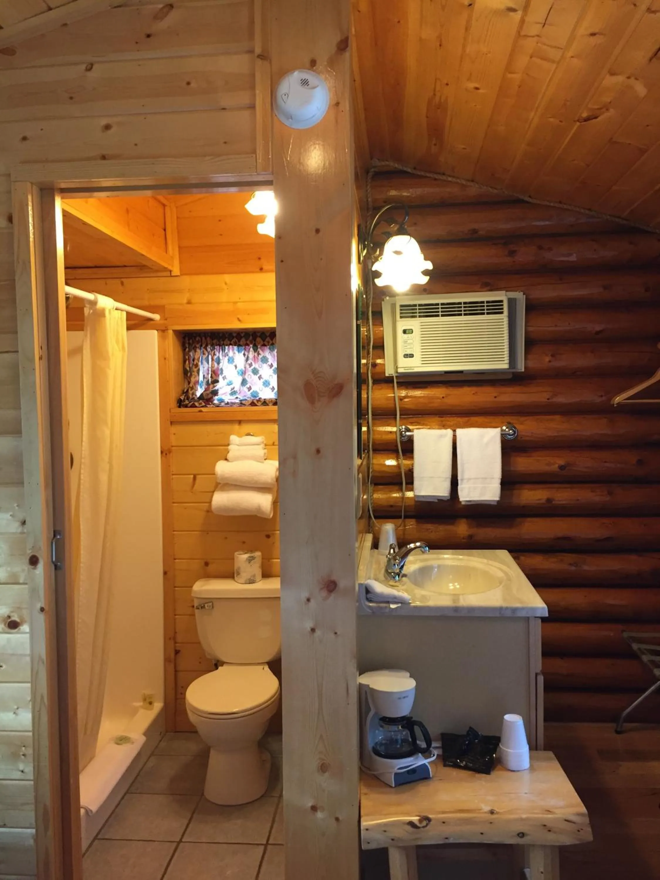 Bathroom in Z Bar Motel