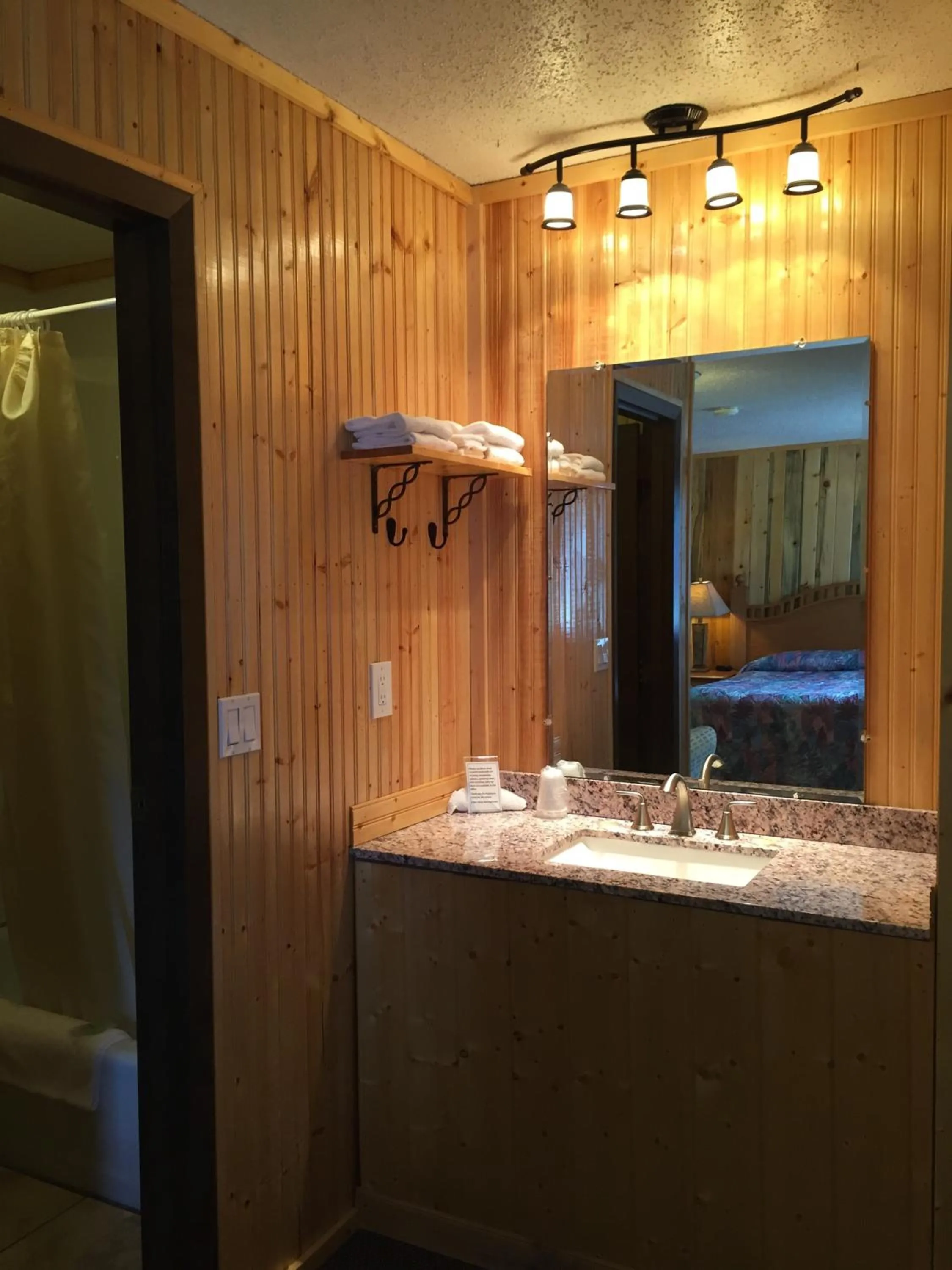 Bathroom in Z Bar Motel