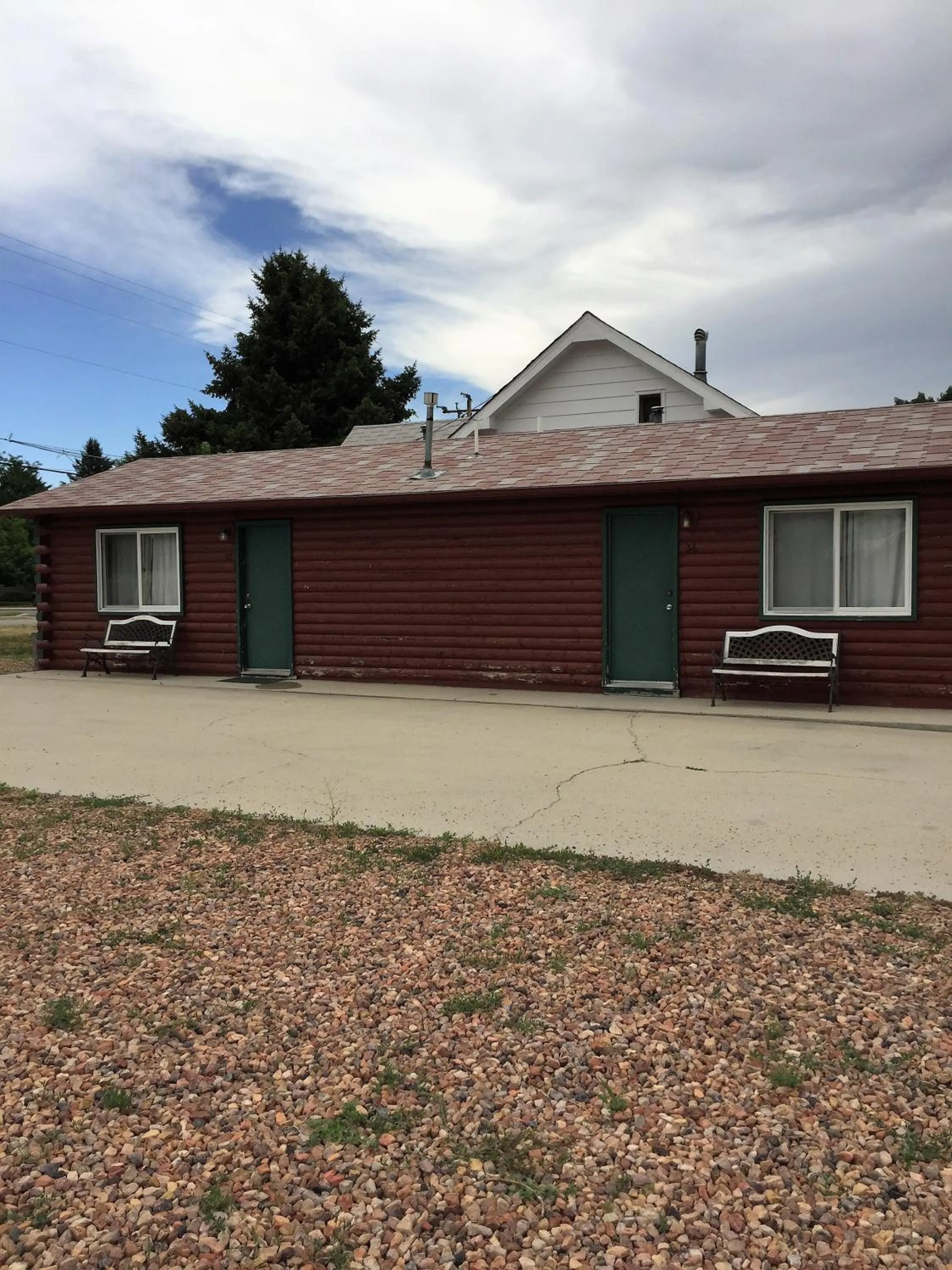 Property building in Z Bar Motel