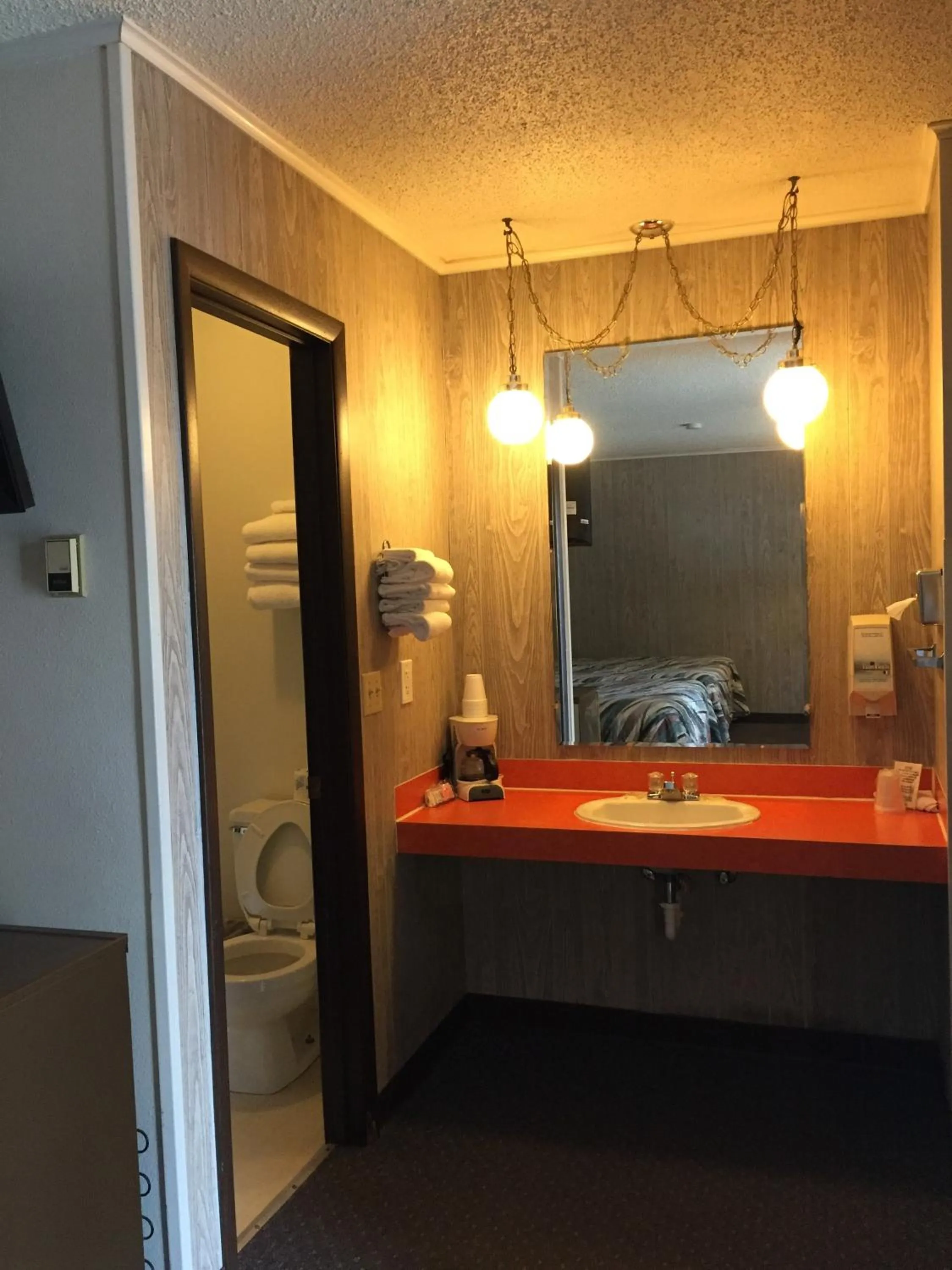 Toilet in Z Bar Motel