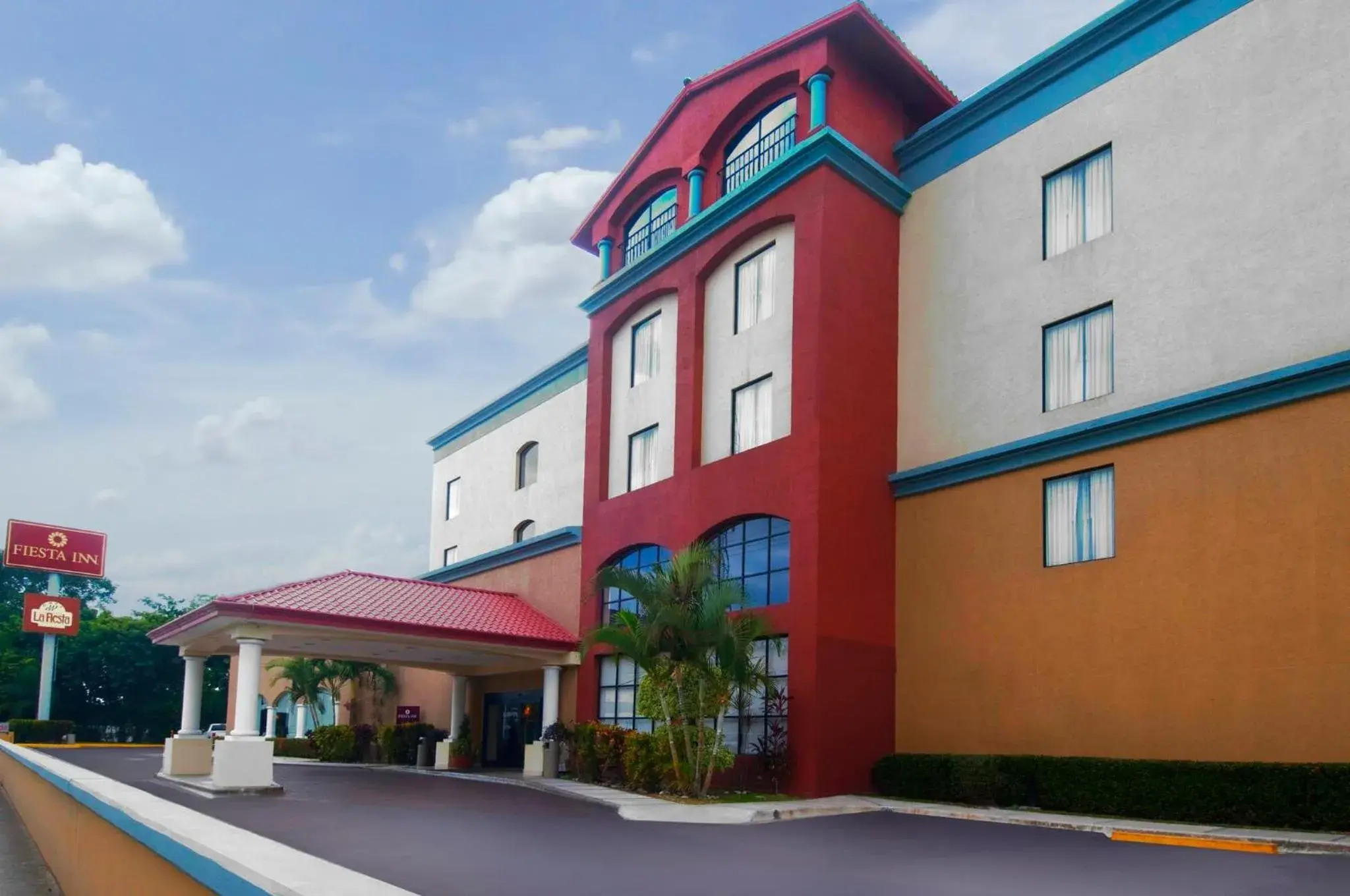 Property building in Fiesta Inn Poza Rica Property building in Fiesta Inn Poza Rica