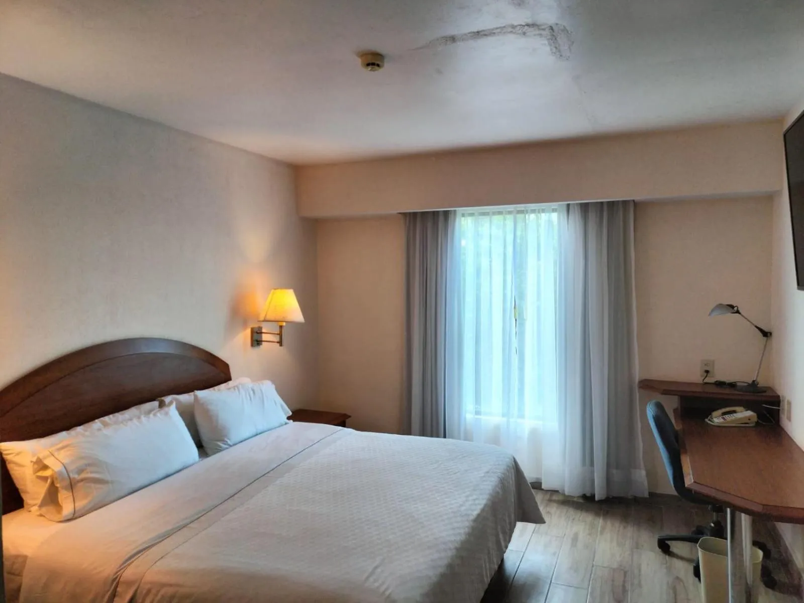 Bed in Fiesta Inn Poza Rica