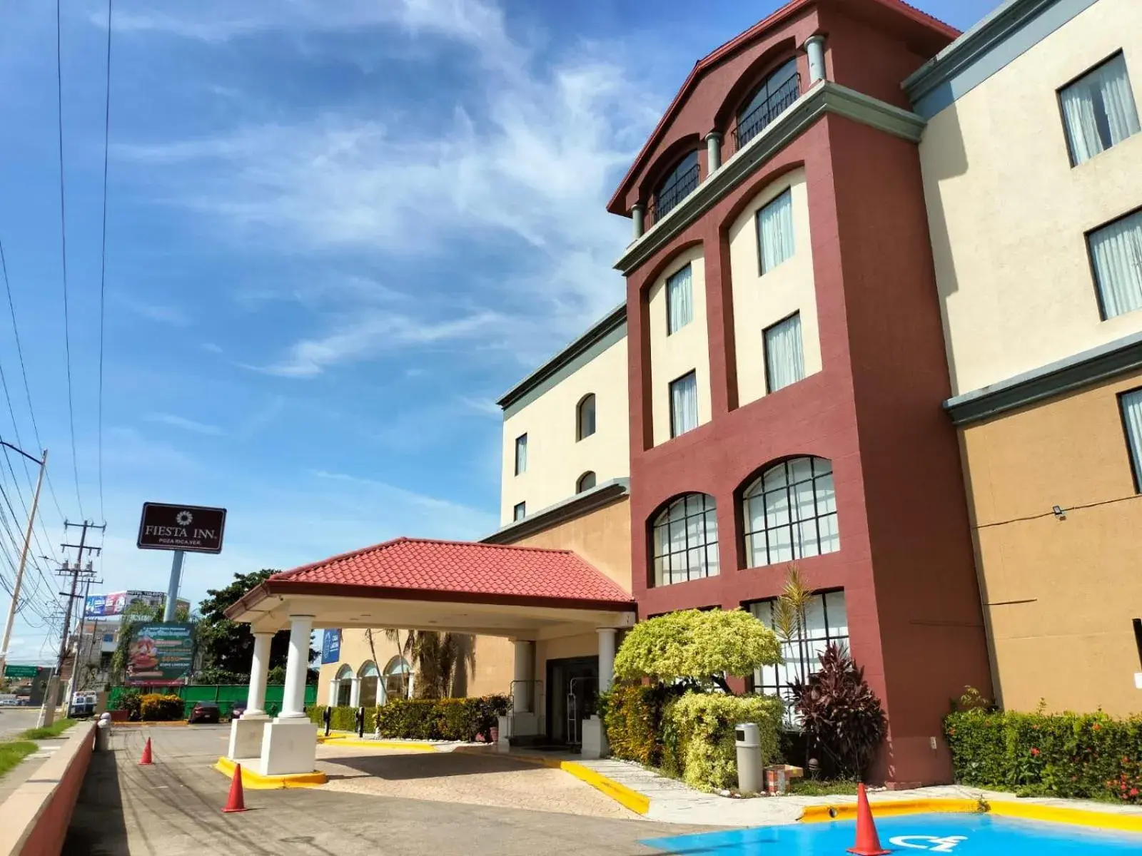 Facade/entrance in Fiesta Inn Poza Rica Facade/entrance in Fiesta Inn Poza Rica