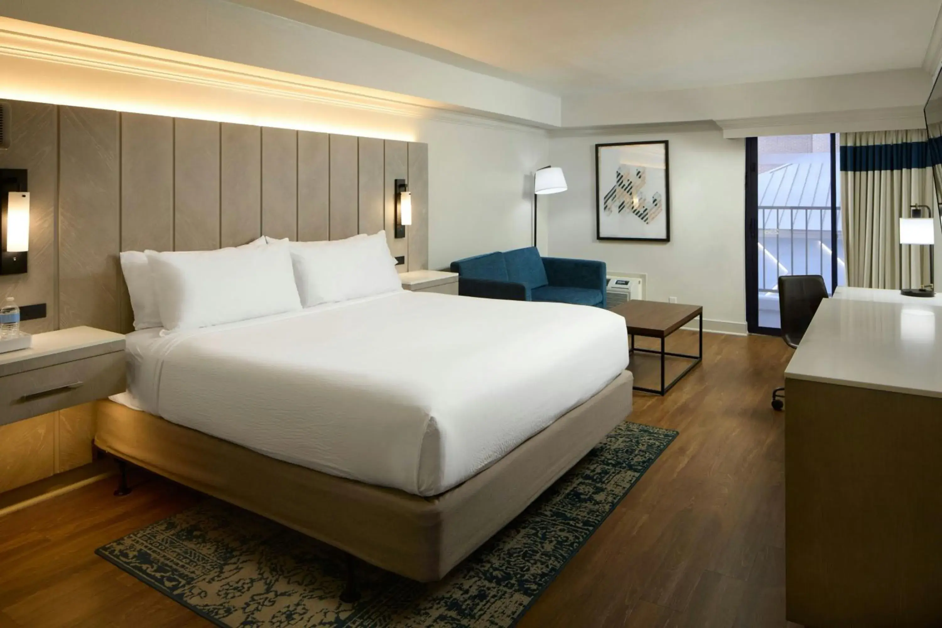 Junior Suite, 1 King, Alternate bed: sofa bed, Atrium view in Four Points by Sheraton Richmond Airport Junior Suite, 1 King, Alternate bed: sofa bed, Atrium view in Four Points by Sheraton Richmond Airport