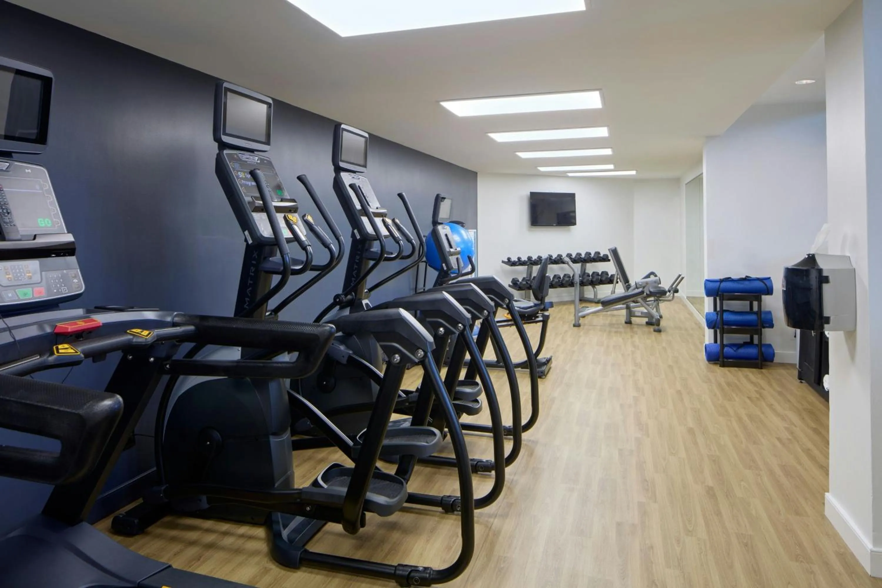 Fitness centre/facilities in Four Points by Sheraton Richmond Airport