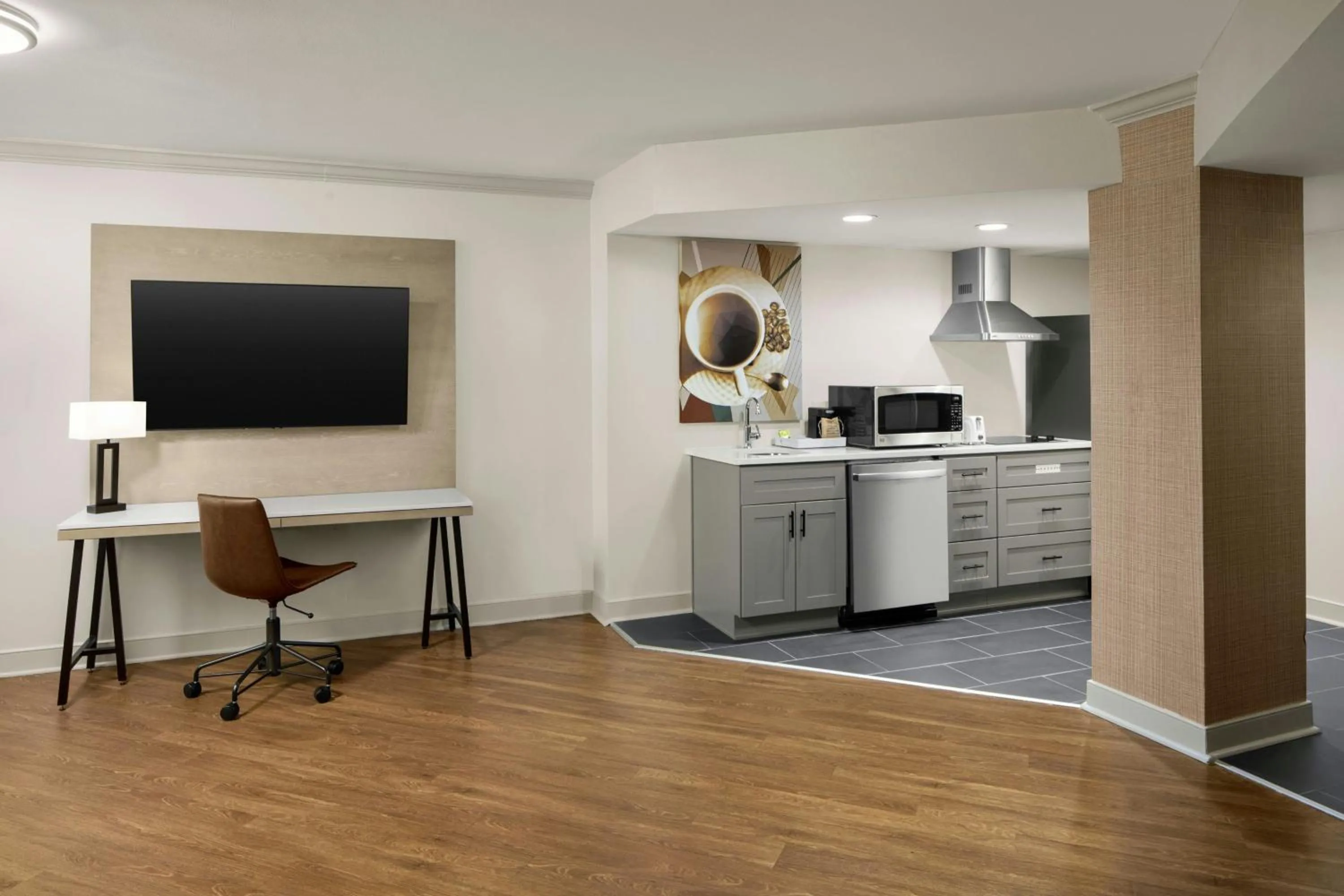 Kitchen or kitchenette in Four Points by Sheraton Richmond Airport