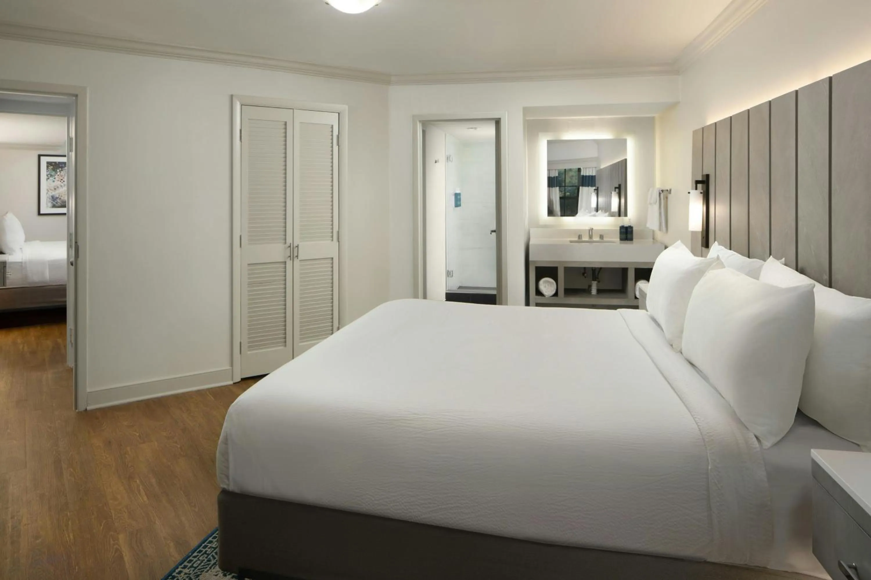 Bedroom, Bed in Four Points by Sheraton Richmond Airport