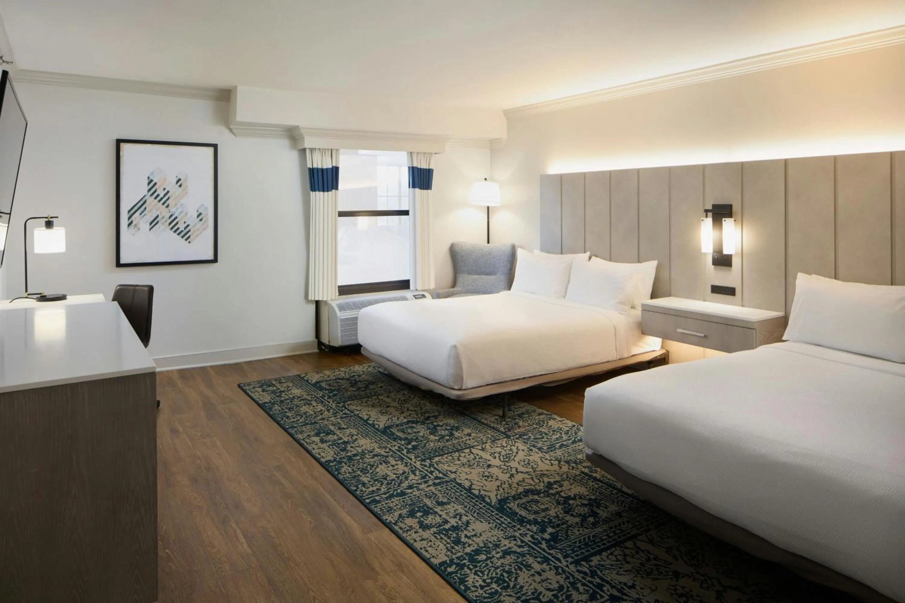 Photo of the whole room, Bed in Four Points by Sheraton Richmond Airport