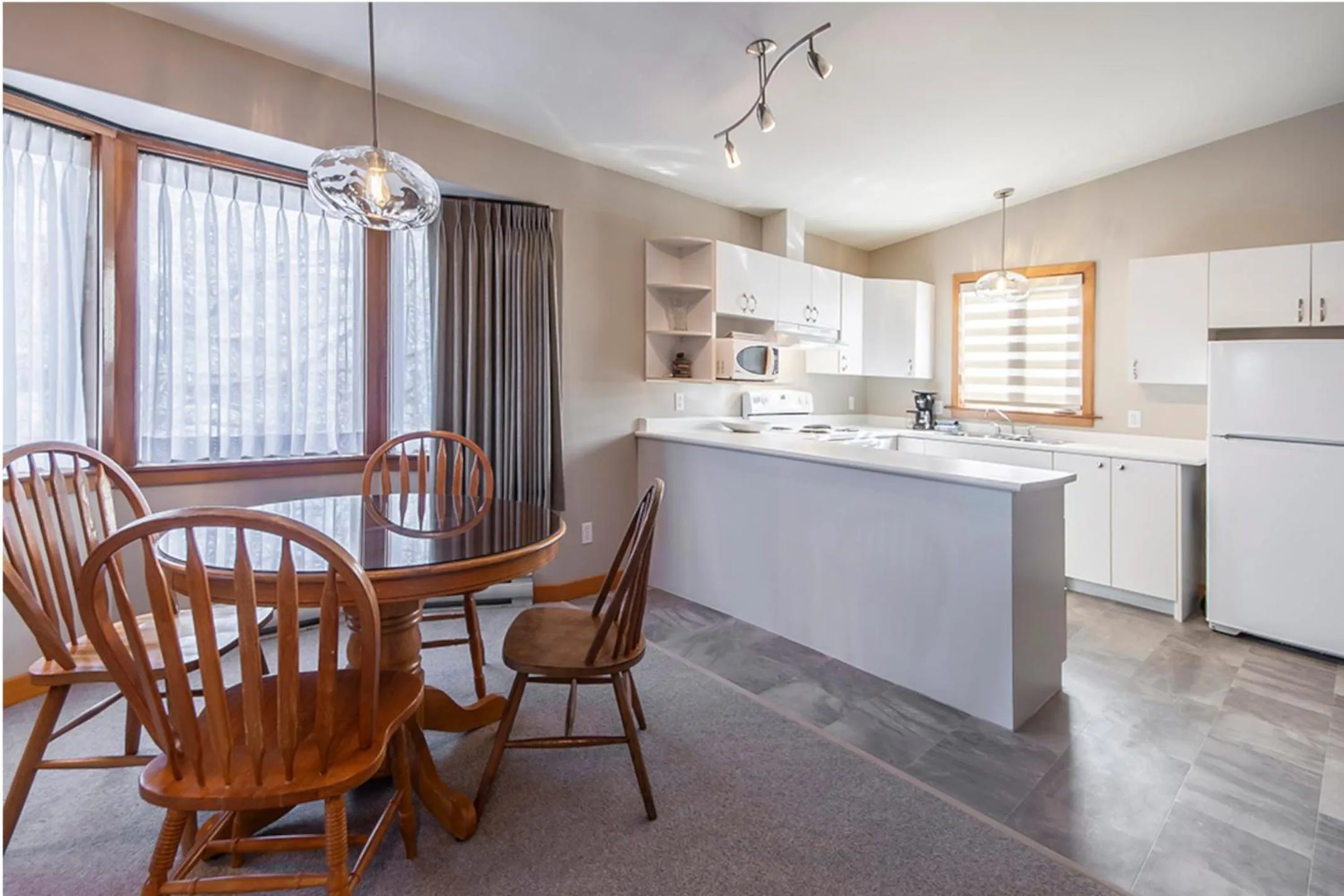 Kitchen or kitchenette in Himwitsa Lodge