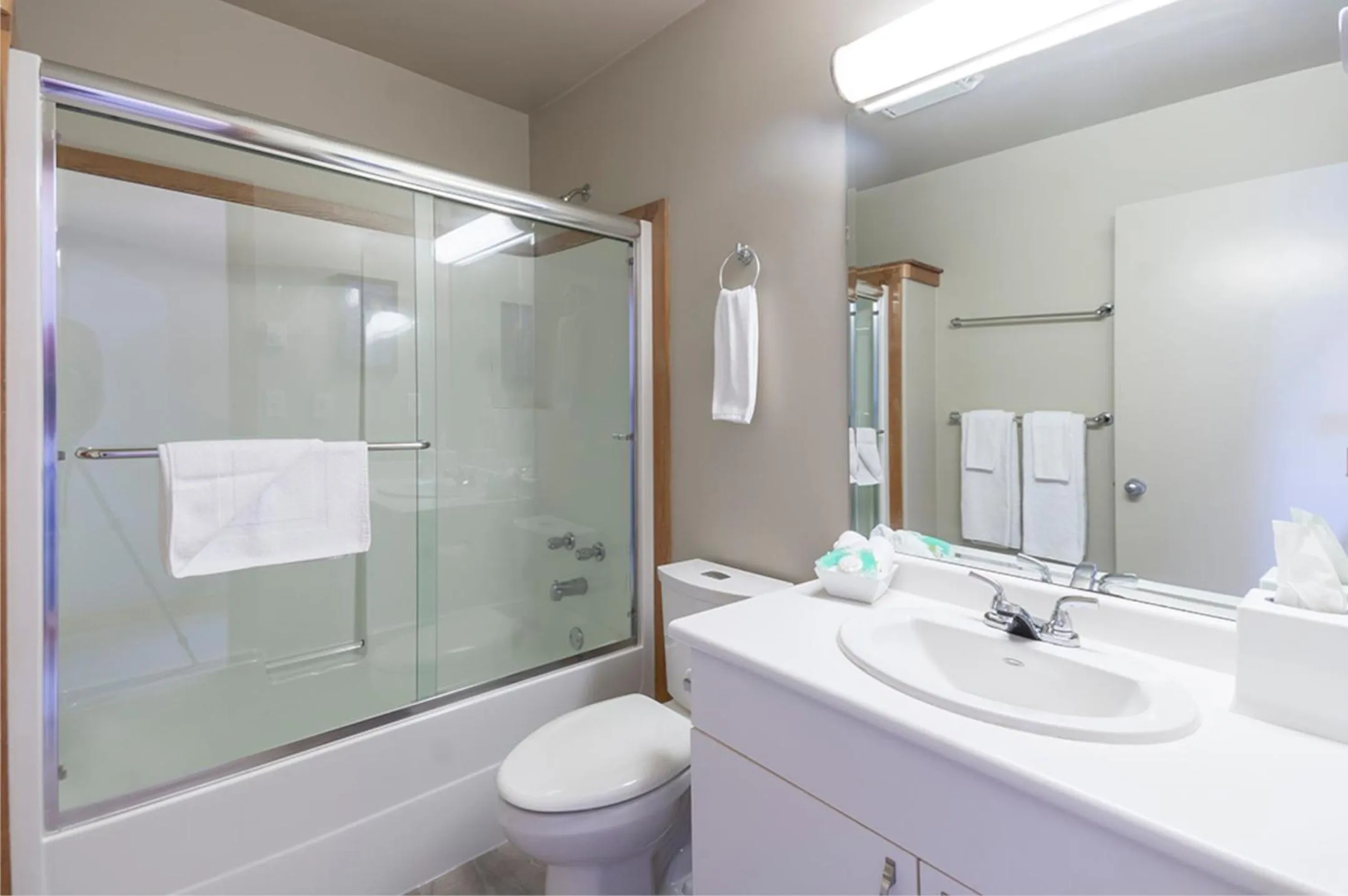 Shower in Himwitsa Lodge