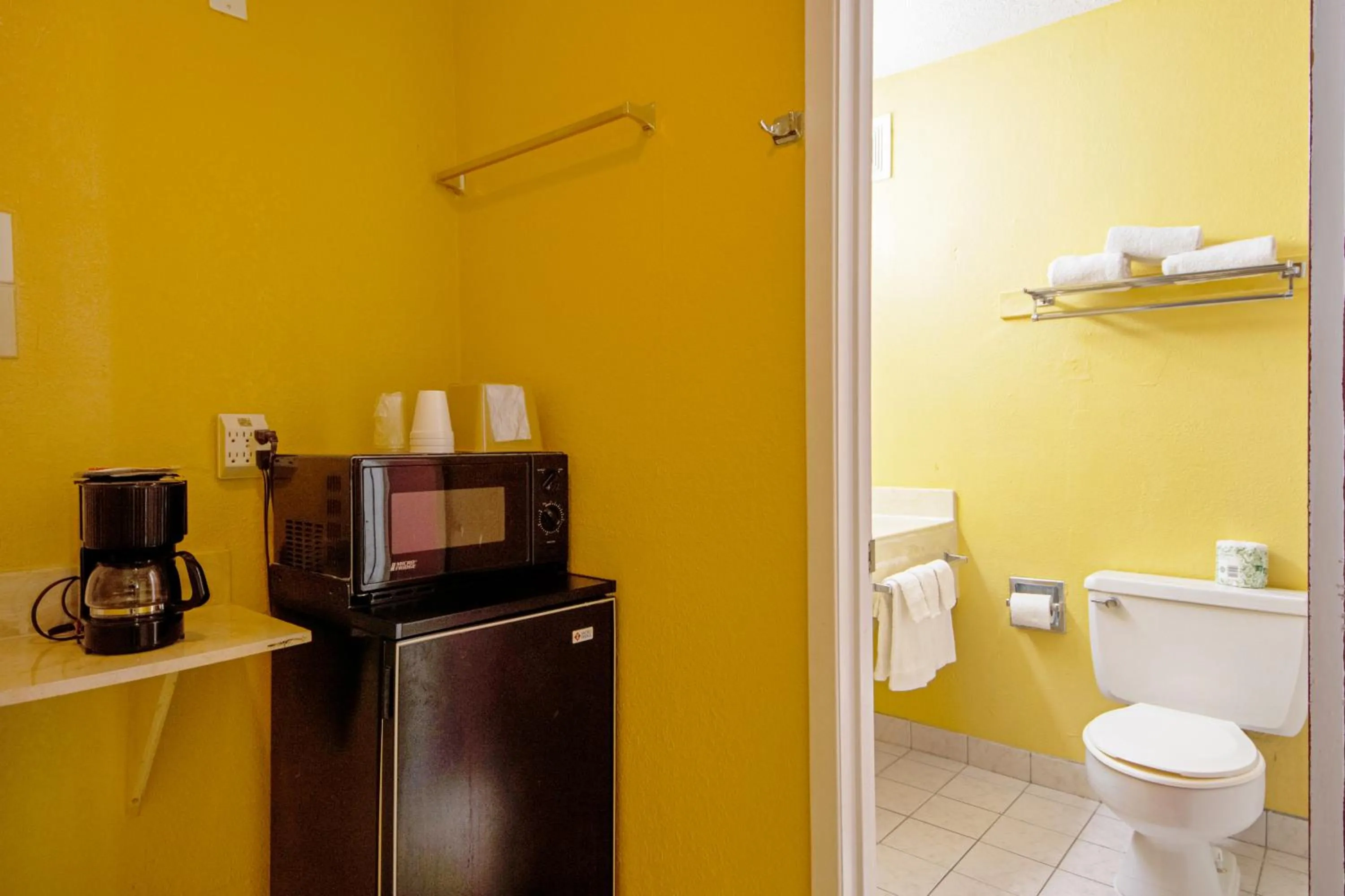 Toilet in Economy Inn & Suites