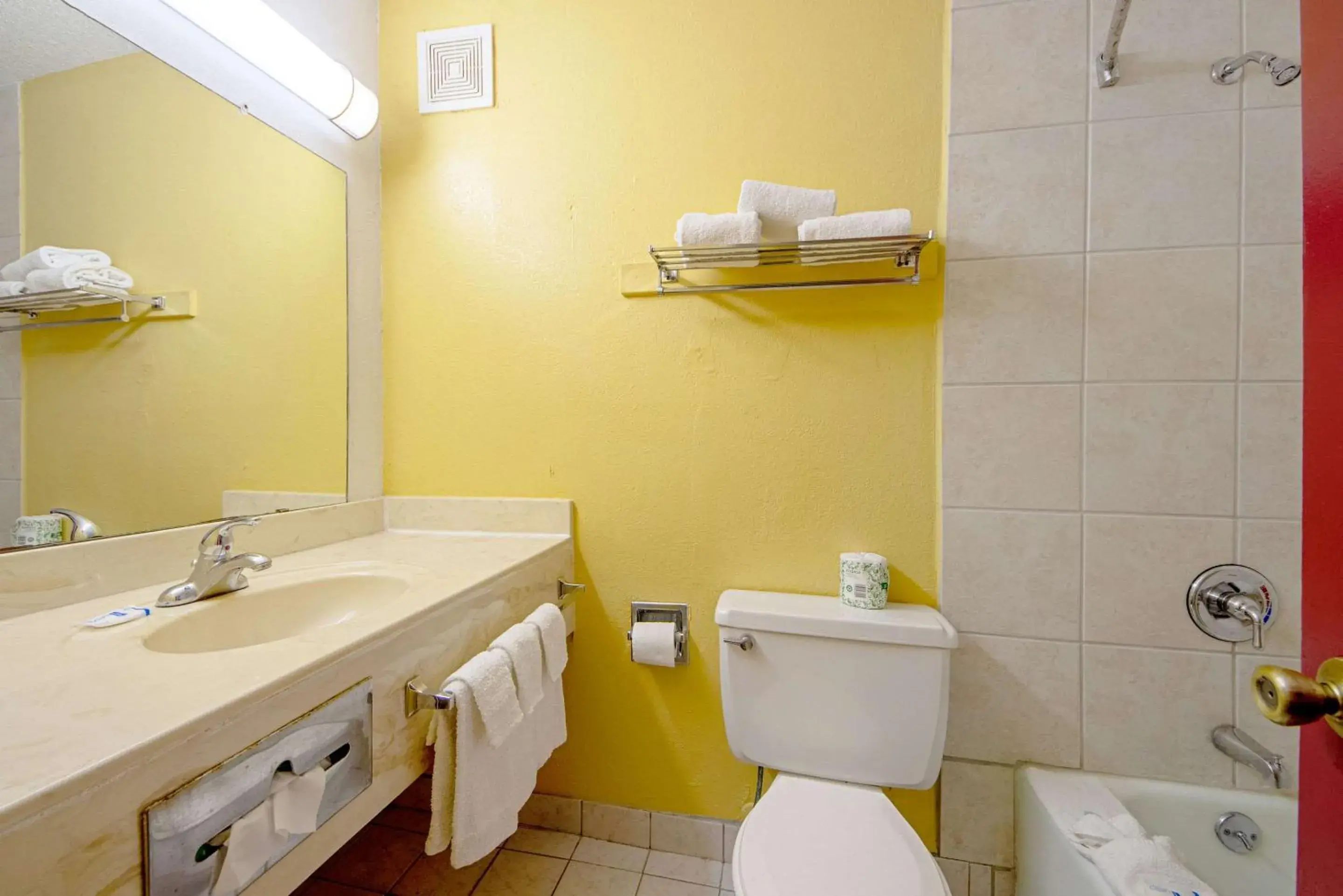 Queen Room with Two Queen Beds - Disability Access Non-Smoking in Economy Inn & Suites Queen Room with Two Queen Beds - Disability Access Non-Smoking in Economy Inn & Suites