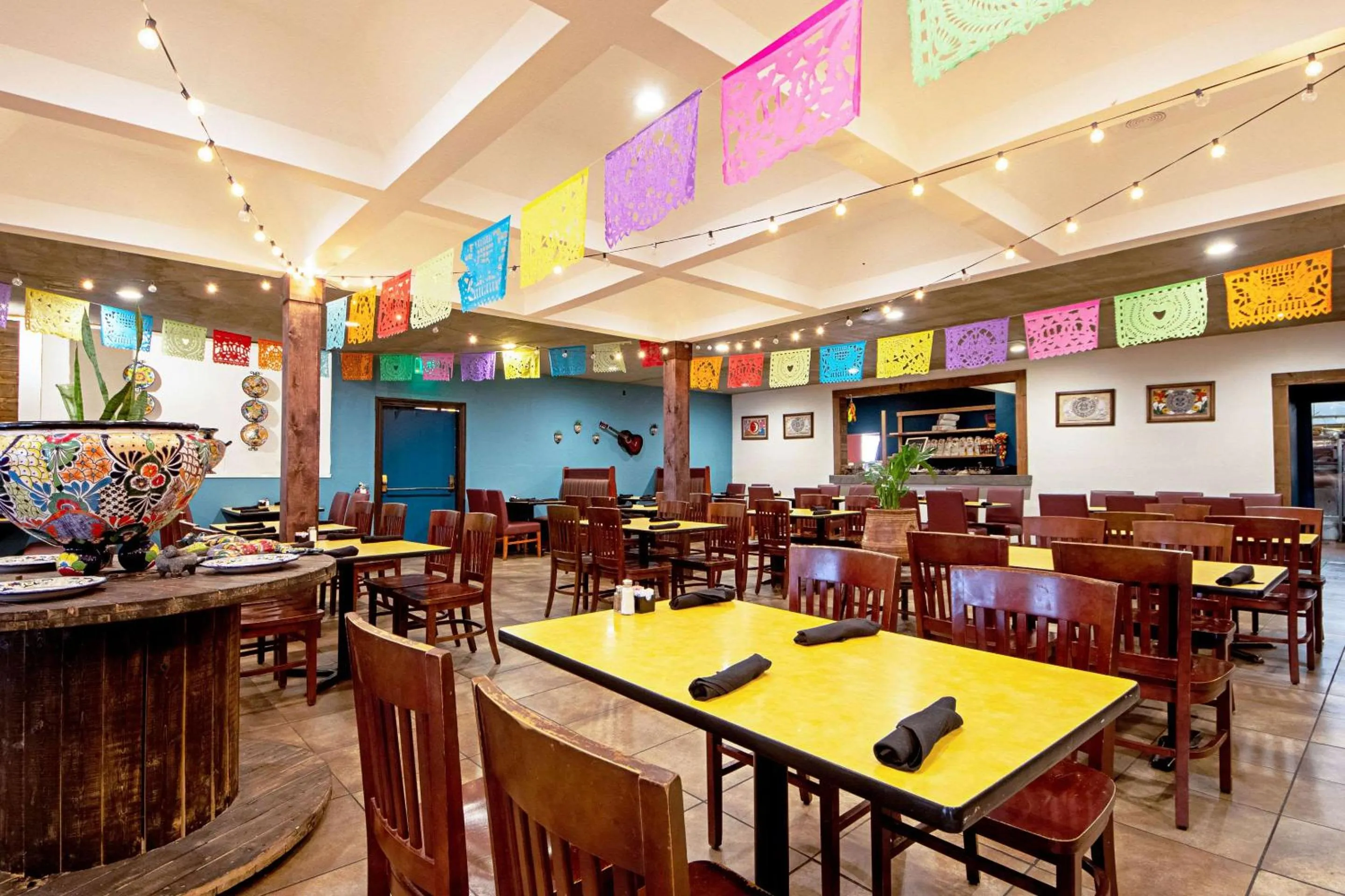 Restaurant/places to eat in Economy Inn & Suites