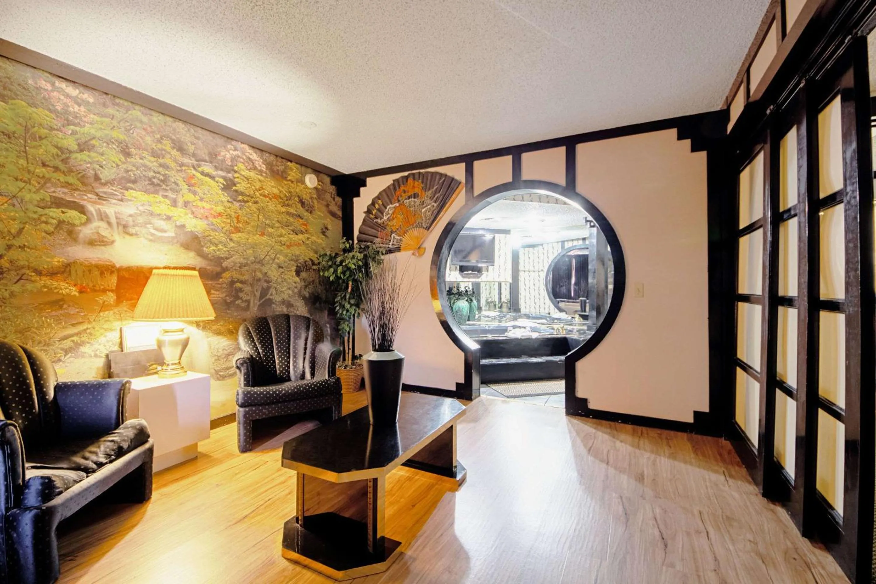 Photo of the whole room in Economy Inn & Suites