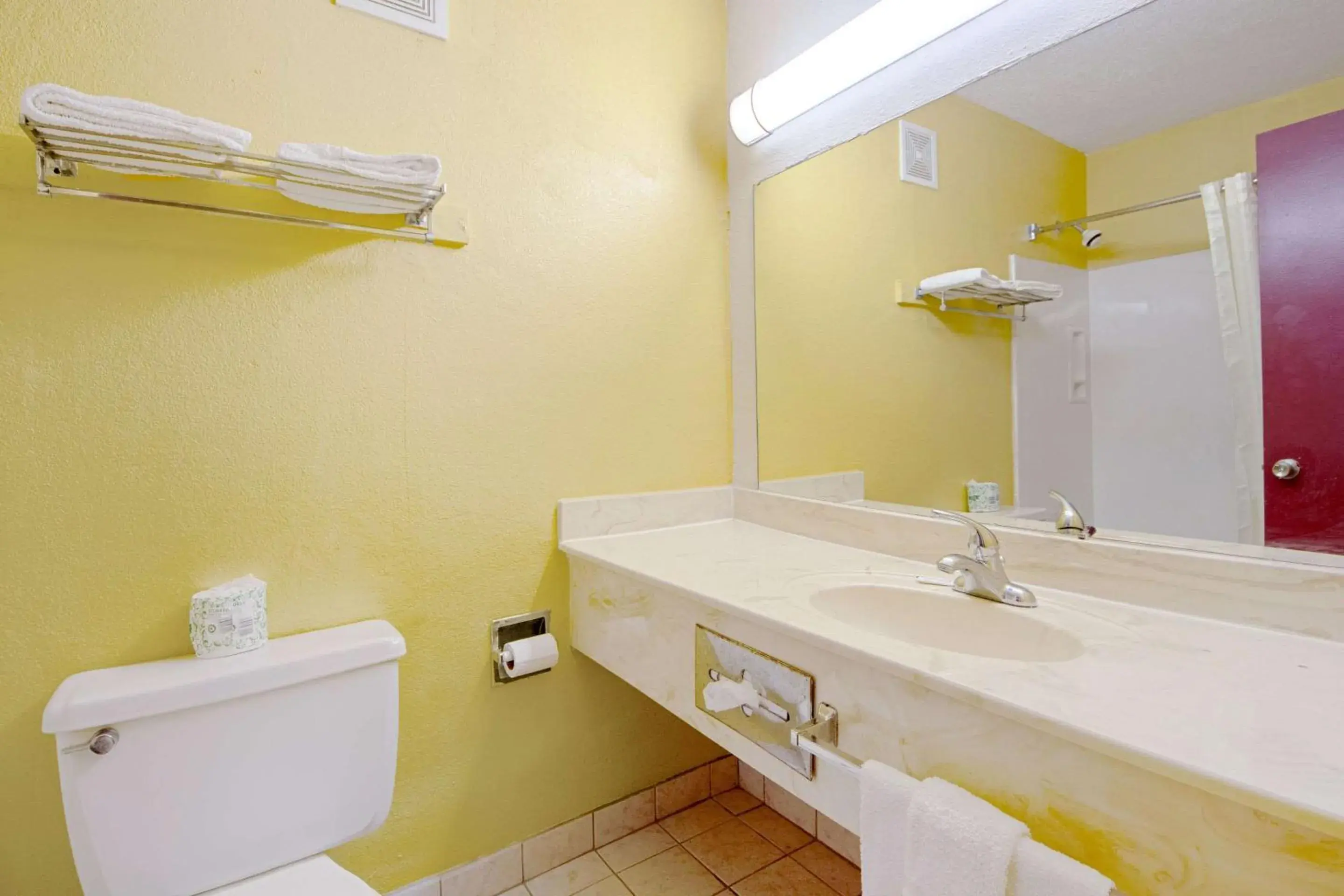 King Room - Smoking in Economy Inn & Suites King Room - Smoking in Economy Inn & Suites