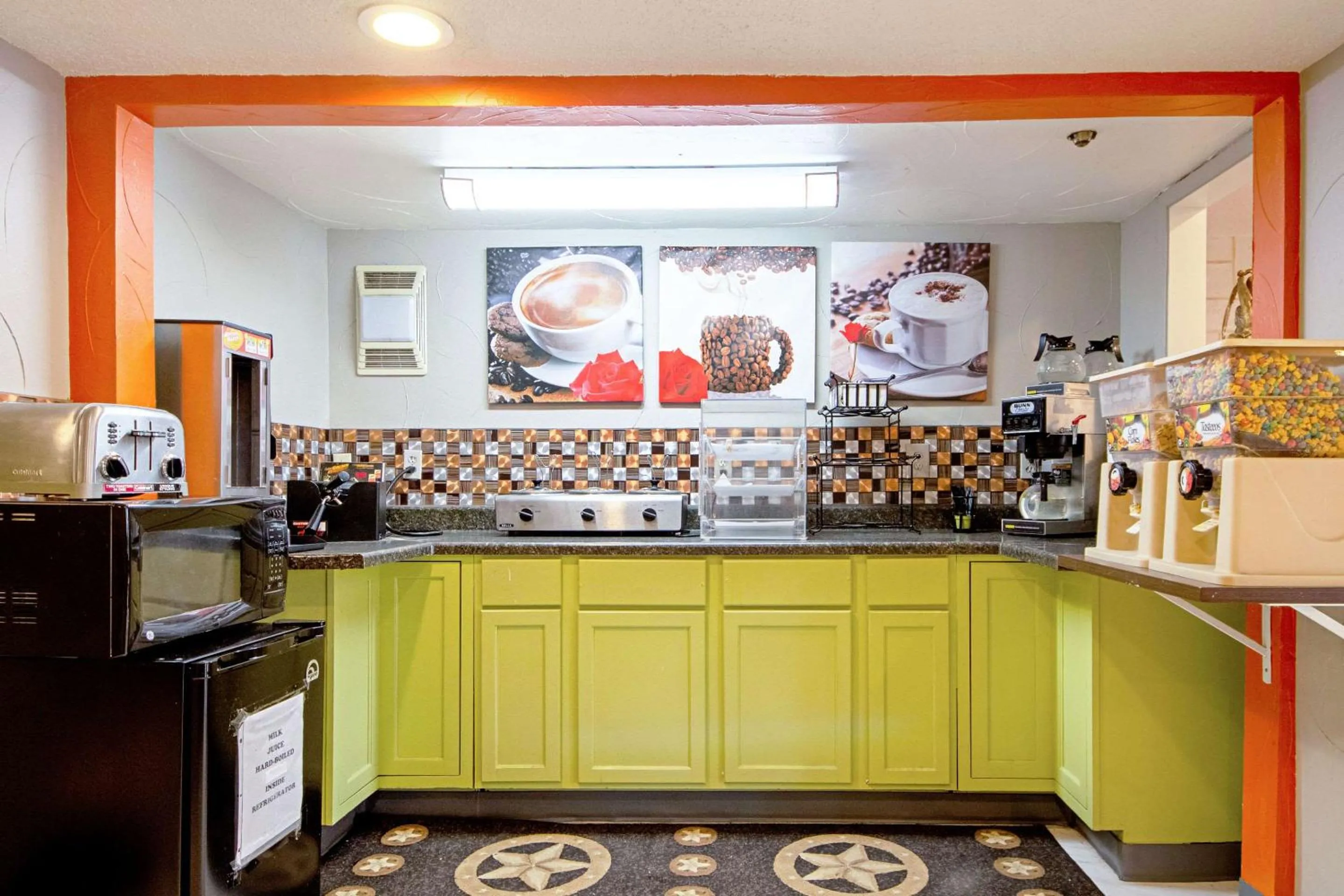 Restaurant/places to eat in Economy Inn & Suites