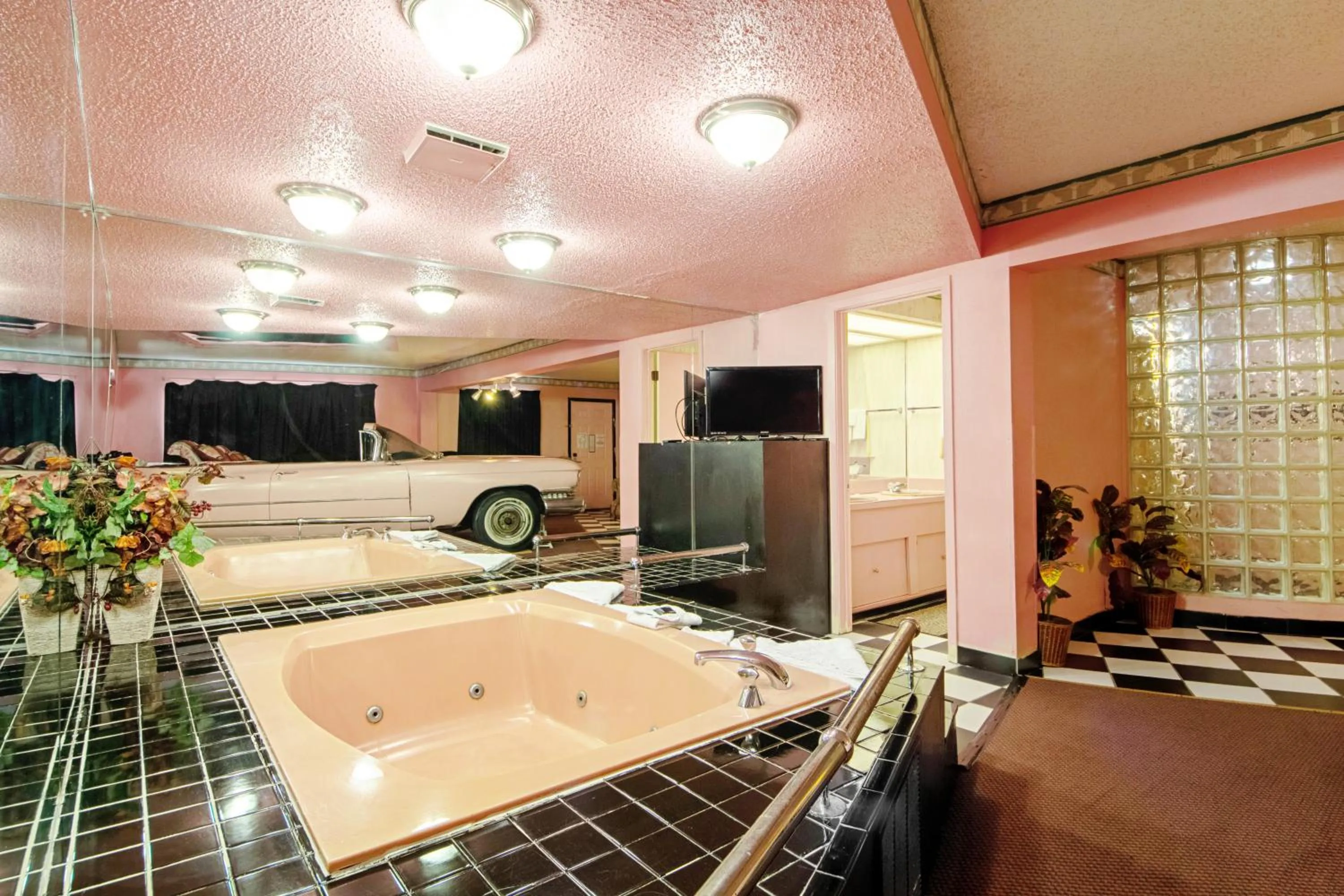 Economy Inn & Suites